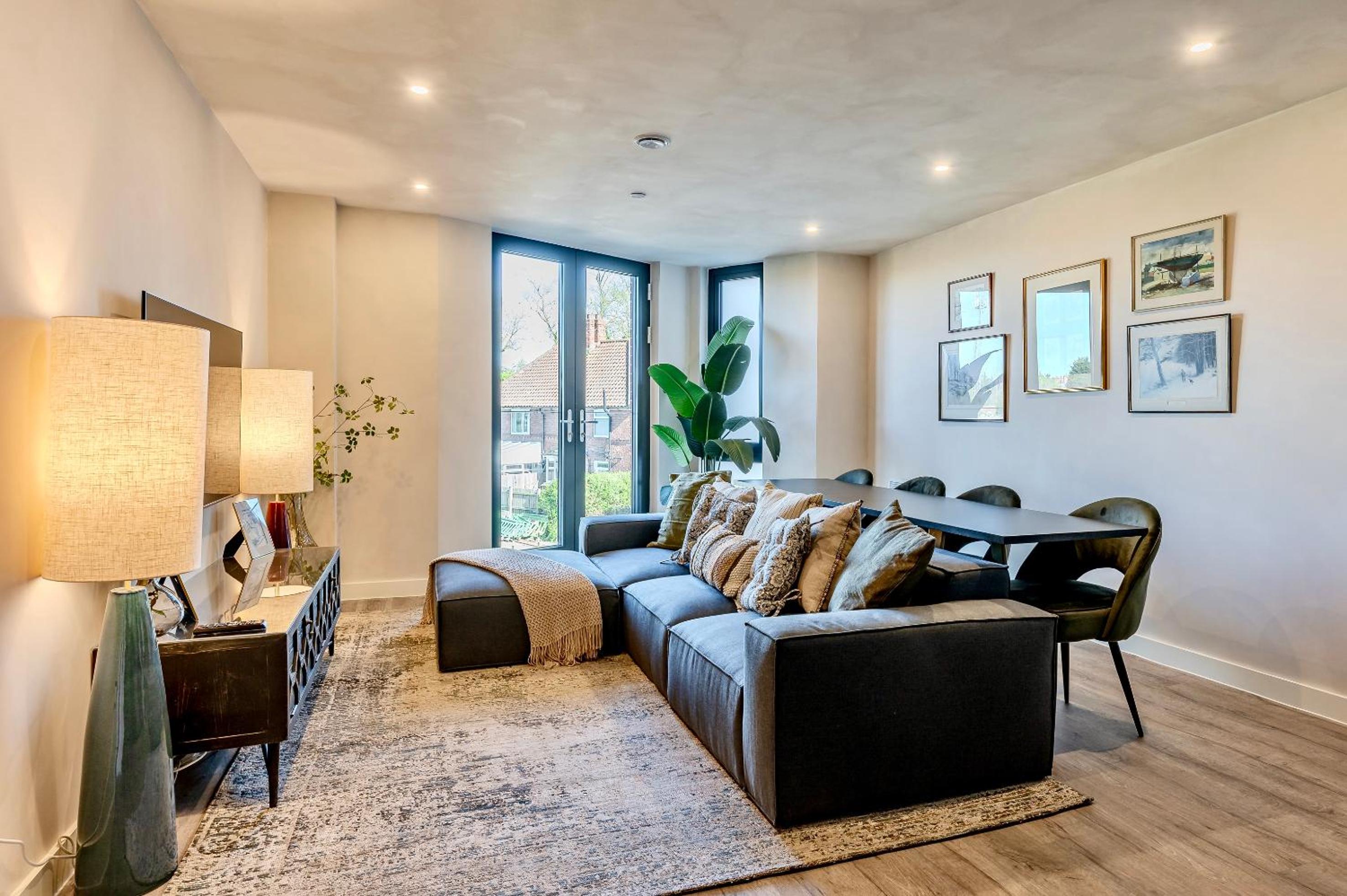 Apartment no 26 with secure free parking view 3