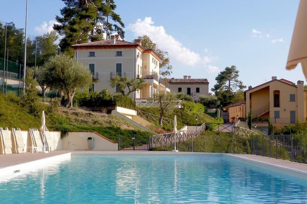 Apartment in historic villa with pool and Tennis view 2