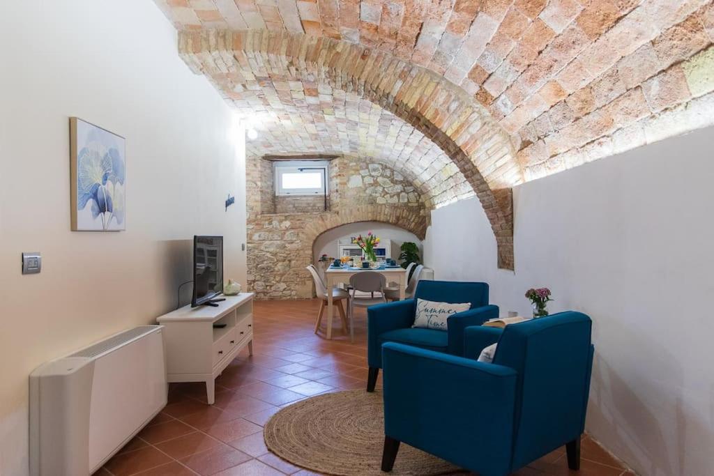 Apartment in historic villa with pool and Tennis view 4