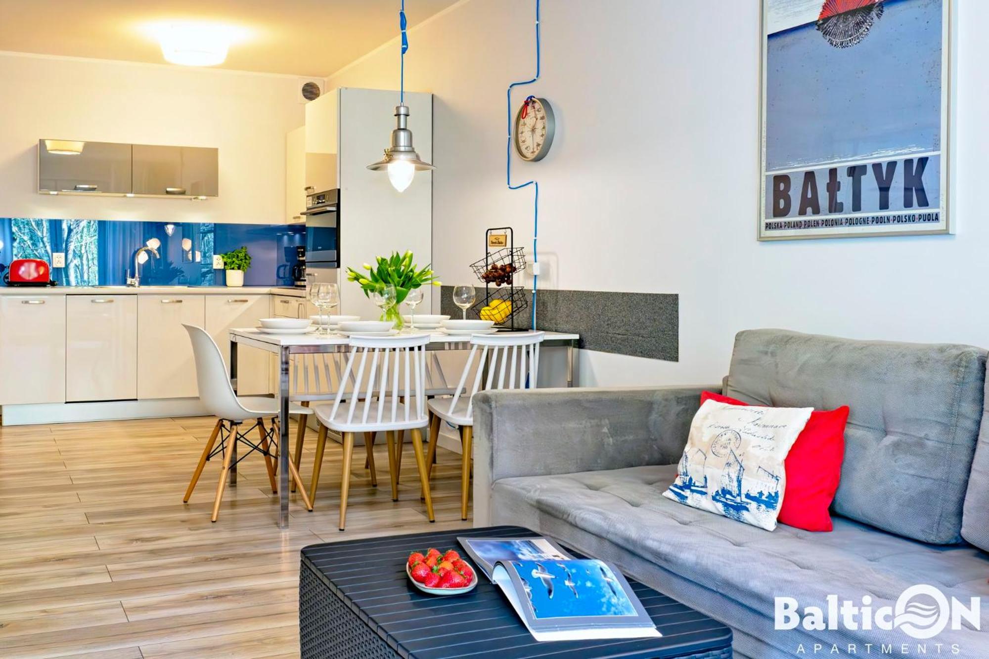 Apartamenty BalticON Polanki - Sauna, Fitness inclusive - Basen latem, Pool im Sommer