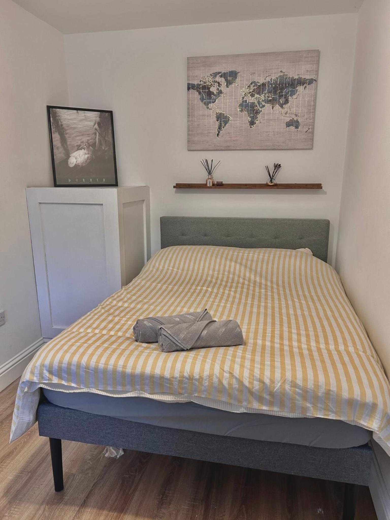 Vibrant Bungalow 2 Bedroom Flat with secure private parking view 5