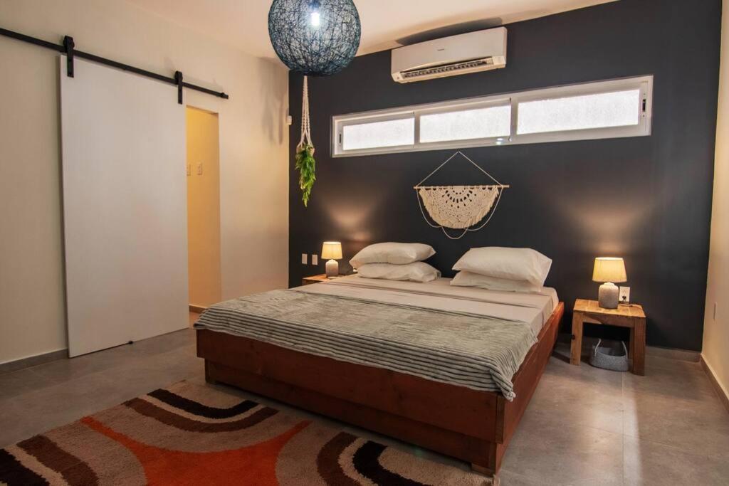 Sunny & Breezy, Tropical 3 BR villa with pool