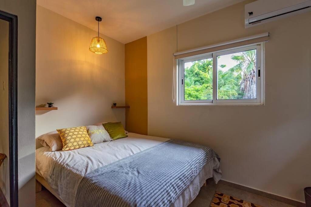 Sunny & Breezy, Tropical 3 BR villa with pool