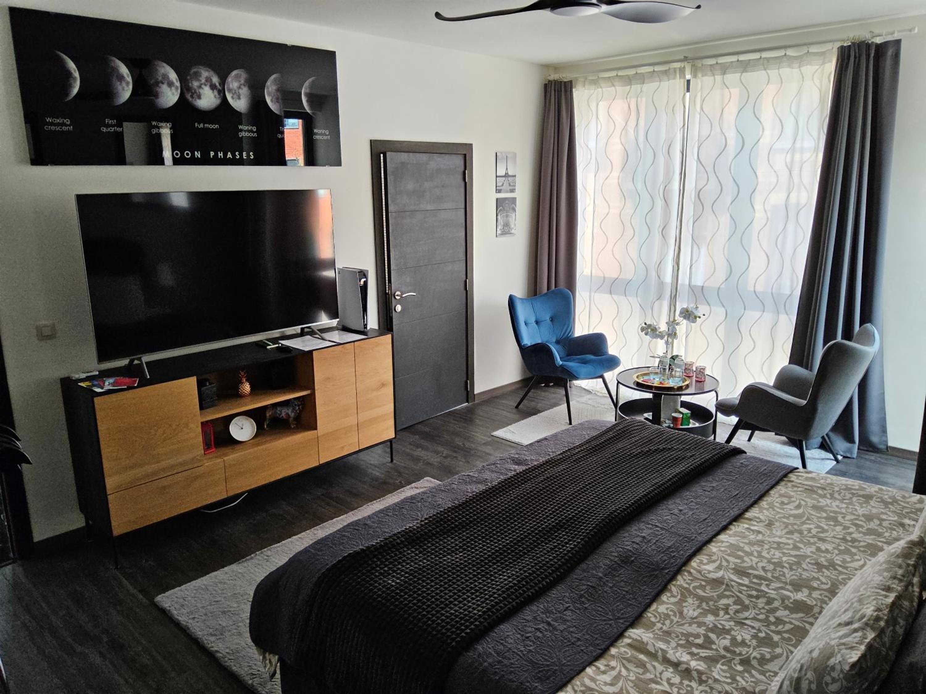 Chambre deluxe au 2ème étage, chambre double au 4ème étage NOT A HÔTEL