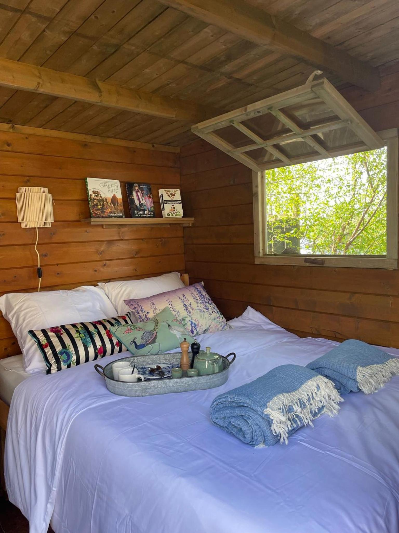 Luxury Experience in Off The Grid Lodge at an Amazing Lake Vinkeveense Plassen