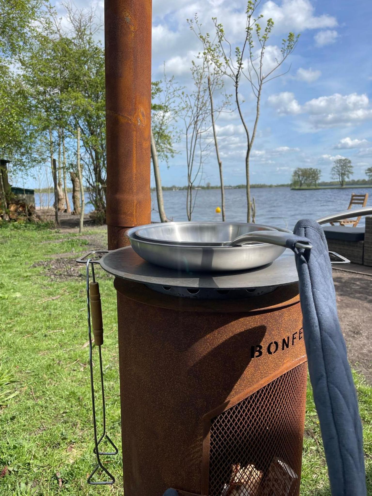 Luxury Experience in Off The Grid Lodge at an Amazing Lake Vinkeveense Plassen