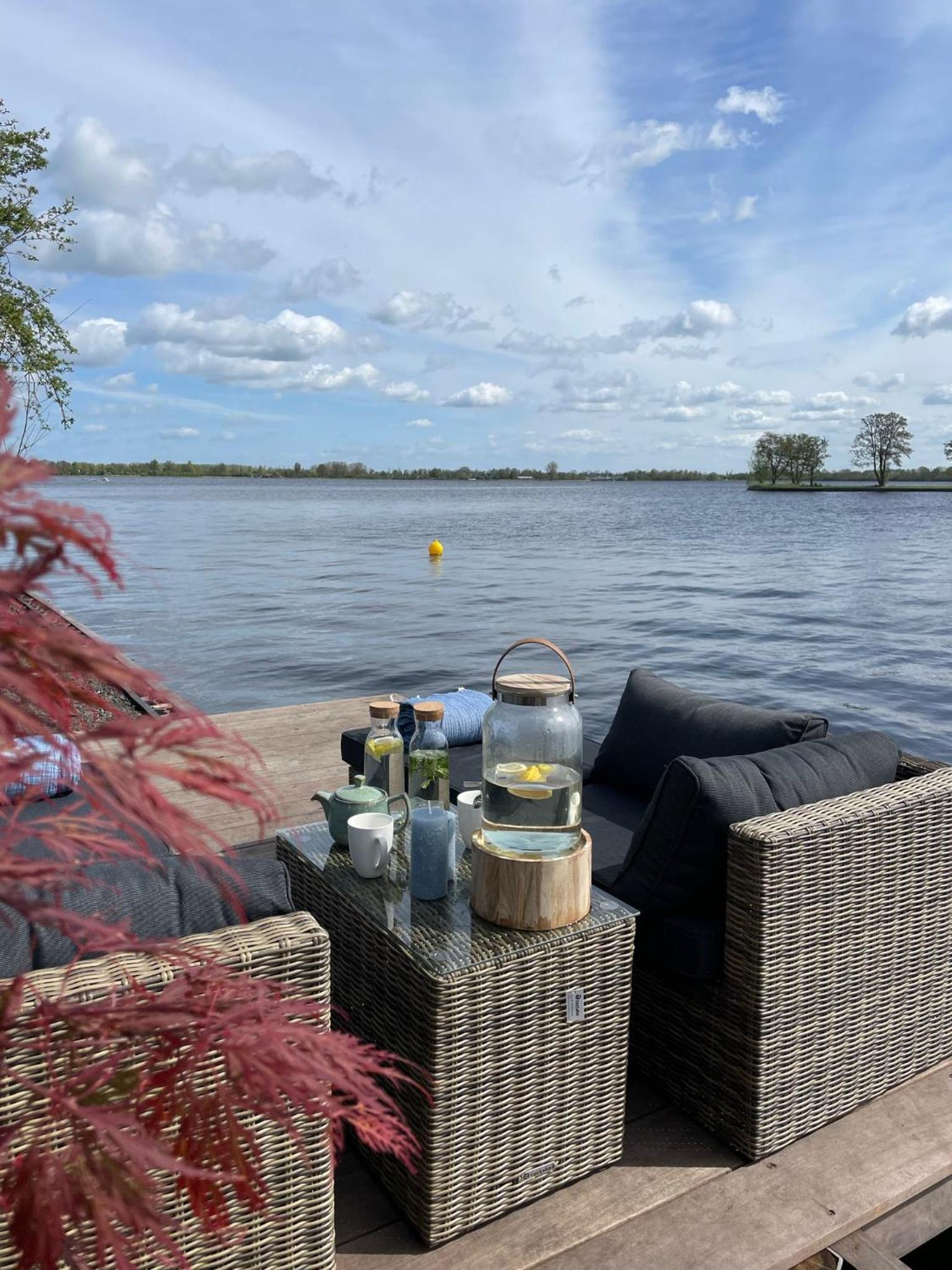 Luxury Experience in Off The Grid Lodge at an Amazing Lake Vinkeveense Plassen