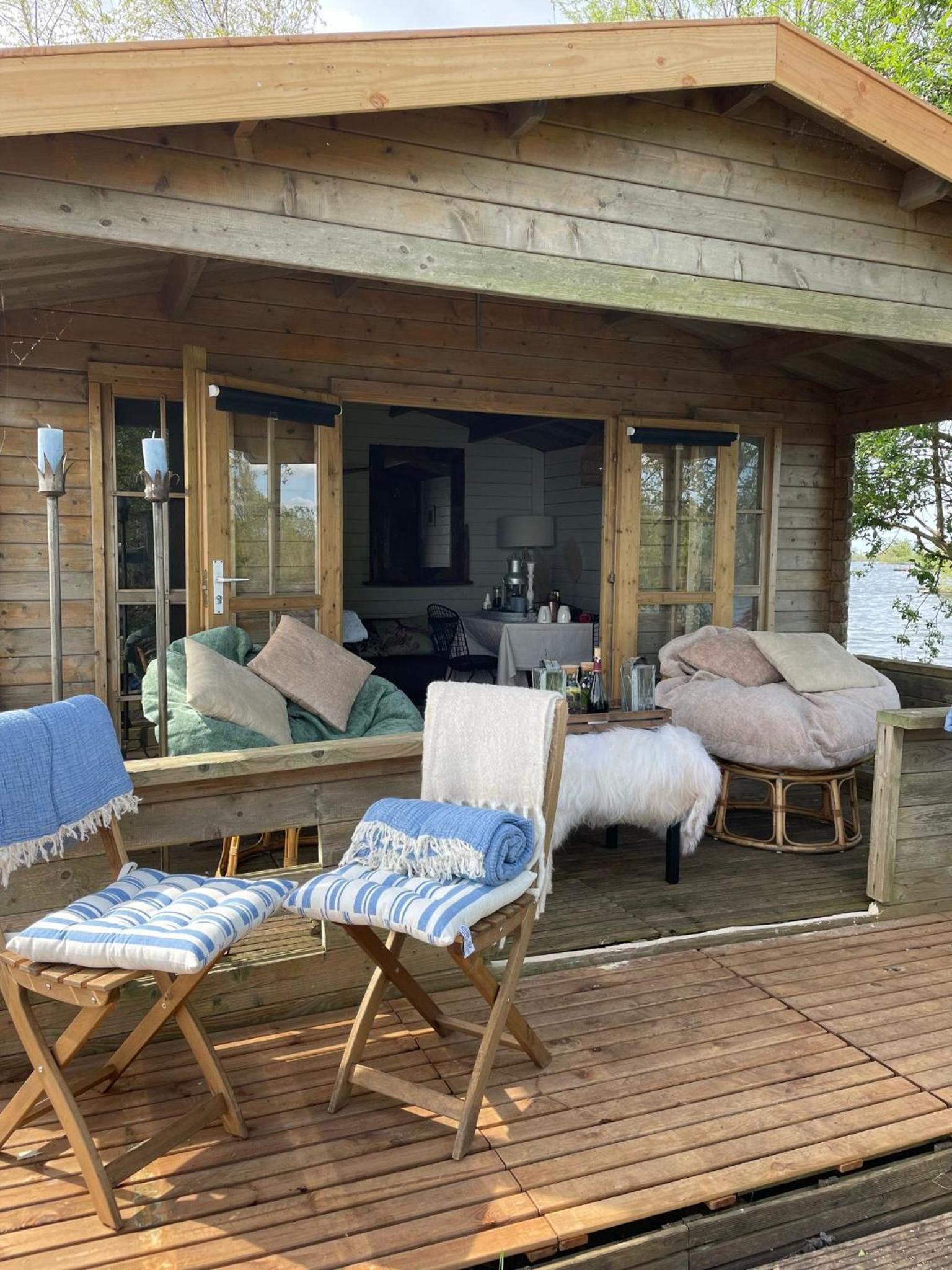Luxury Experience in Off The Grid Lodge at an Amazing Lake Vinkeveense Plassen