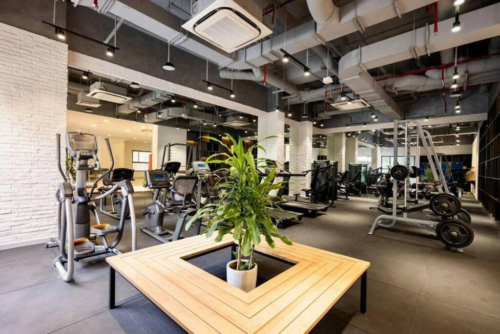 Apartment 2Br near Tan Son Nhat airport - Luxury
