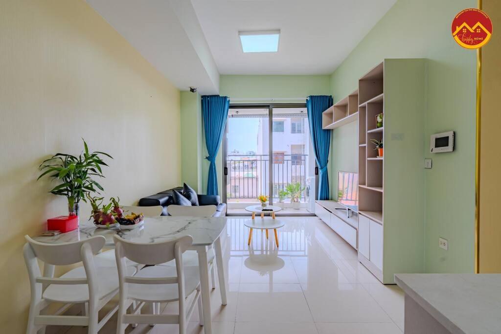 Apartment 2Br near Tan Son Nhat airport - Luxury