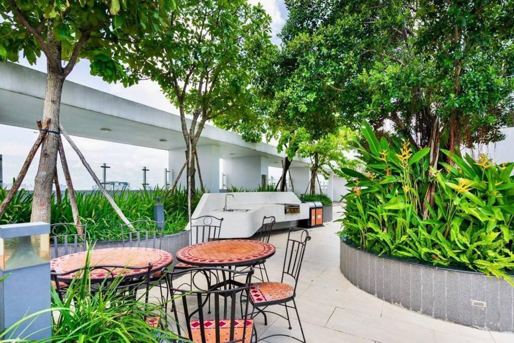 Apartment 2Br near Tan Son Nhat airport - Luxury