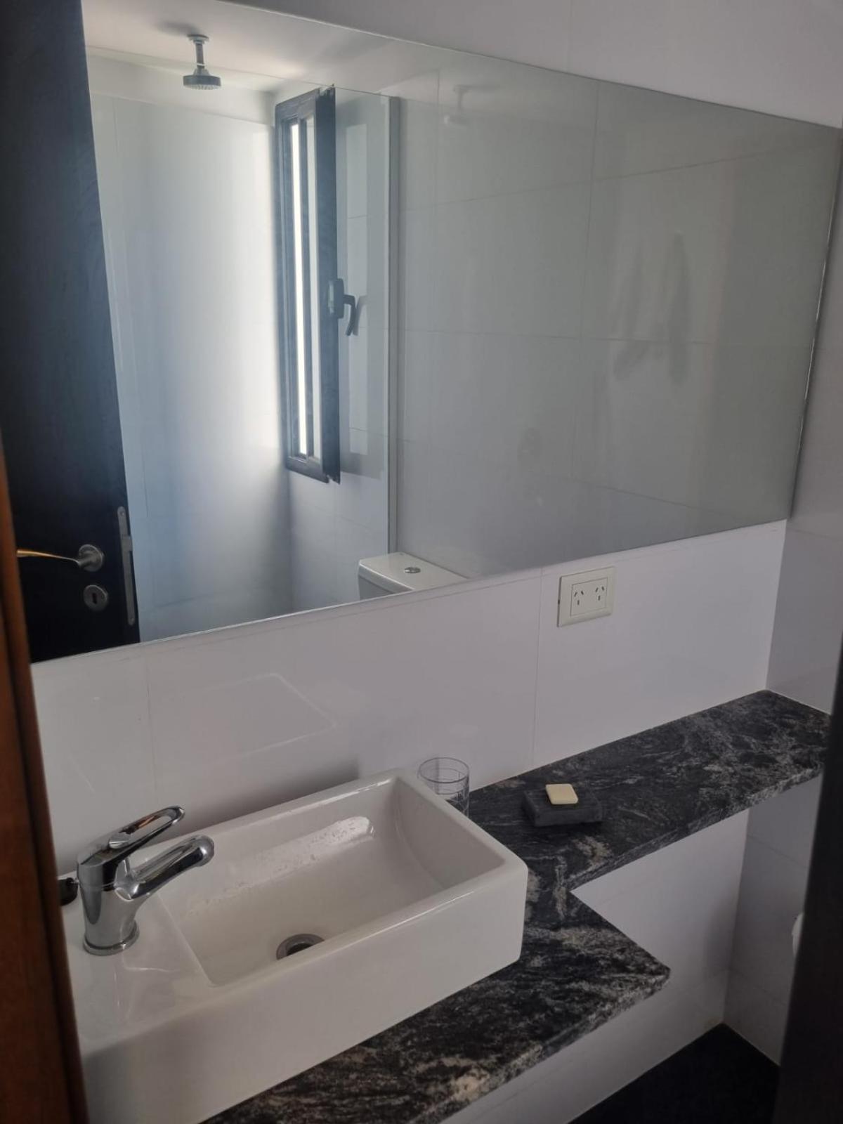 Moderno Monoambiente Plaza Rocha By Lofter