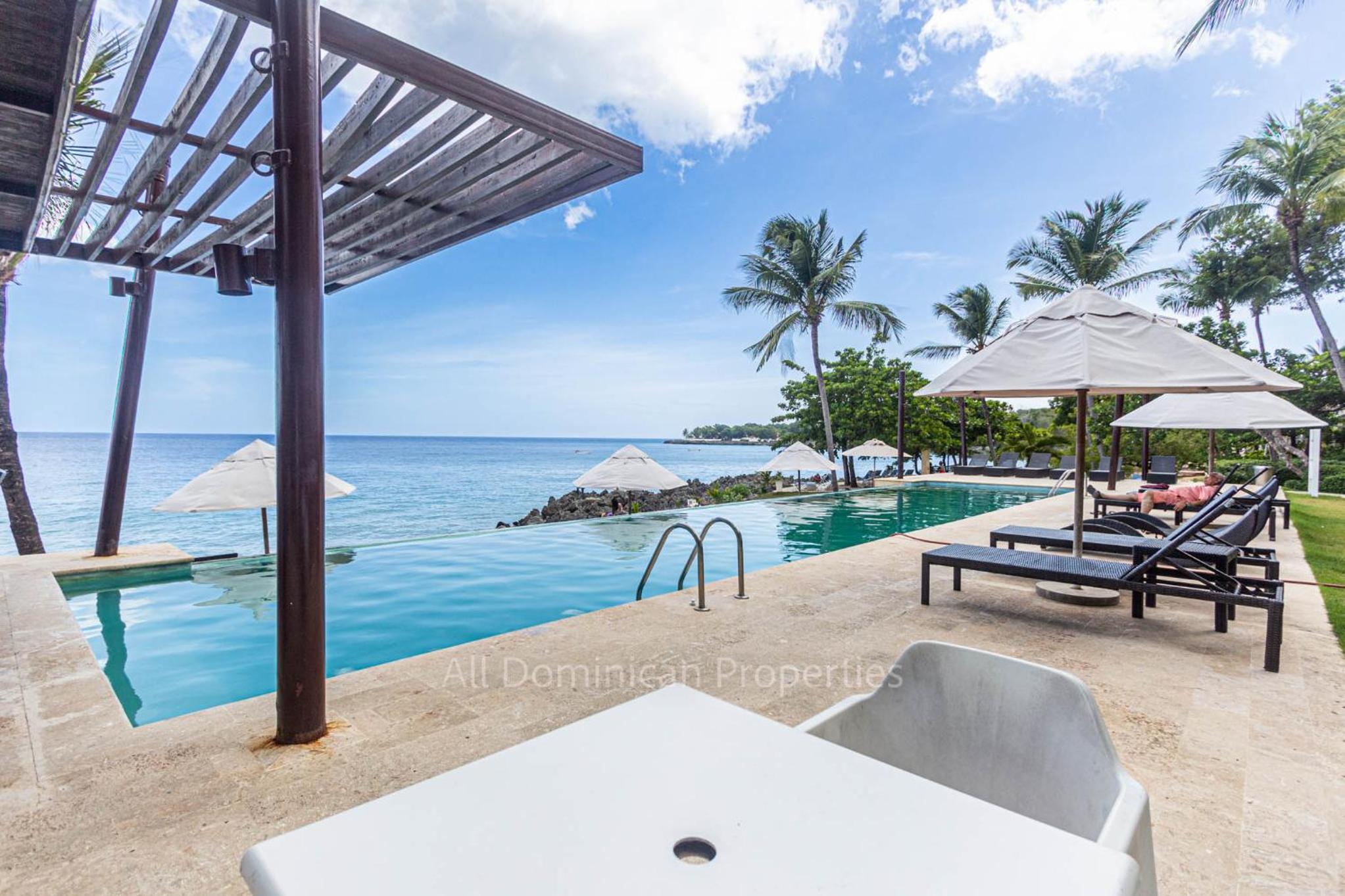 Infiniti Blu, Sosua