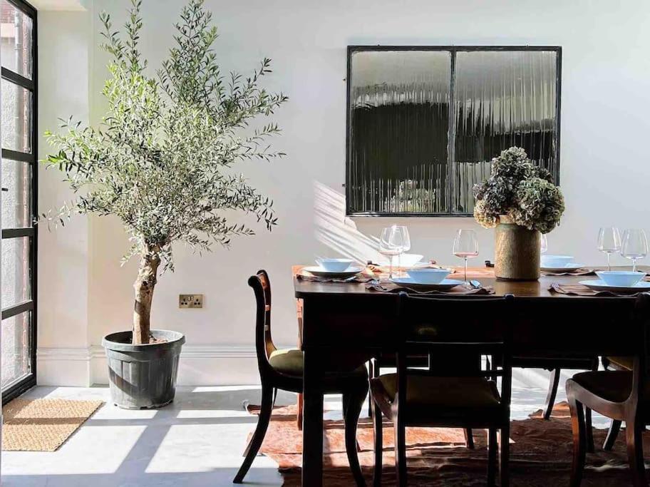Luxury City Centre Townhouse - Sleeps 6 view 5