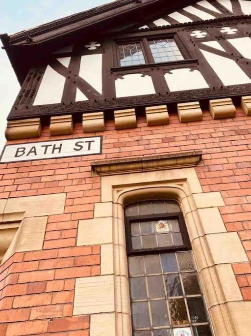 Luxury City Centre Townhouse - Sleeps 6 view 3