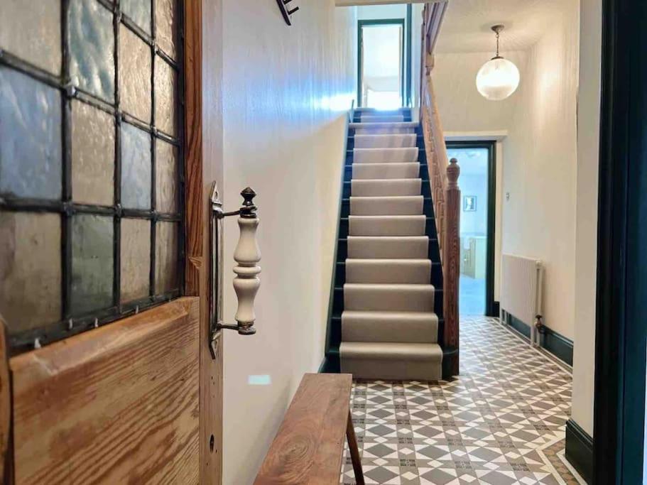 Luxury City Centre Townhouse - Sleeps 6 view 4