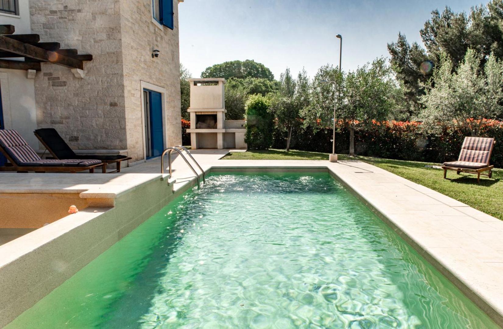 Beautiful Villa Torre I with whirlpool in Tar