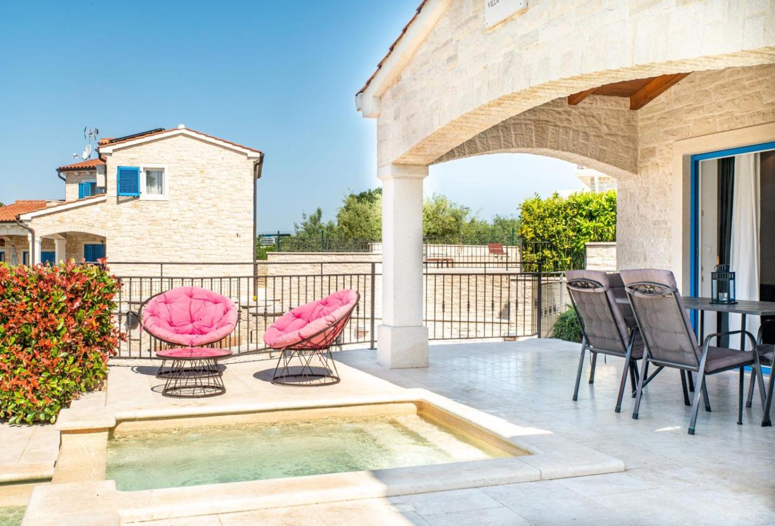 Beautiful Villa Torre I with whirlpool in Tar