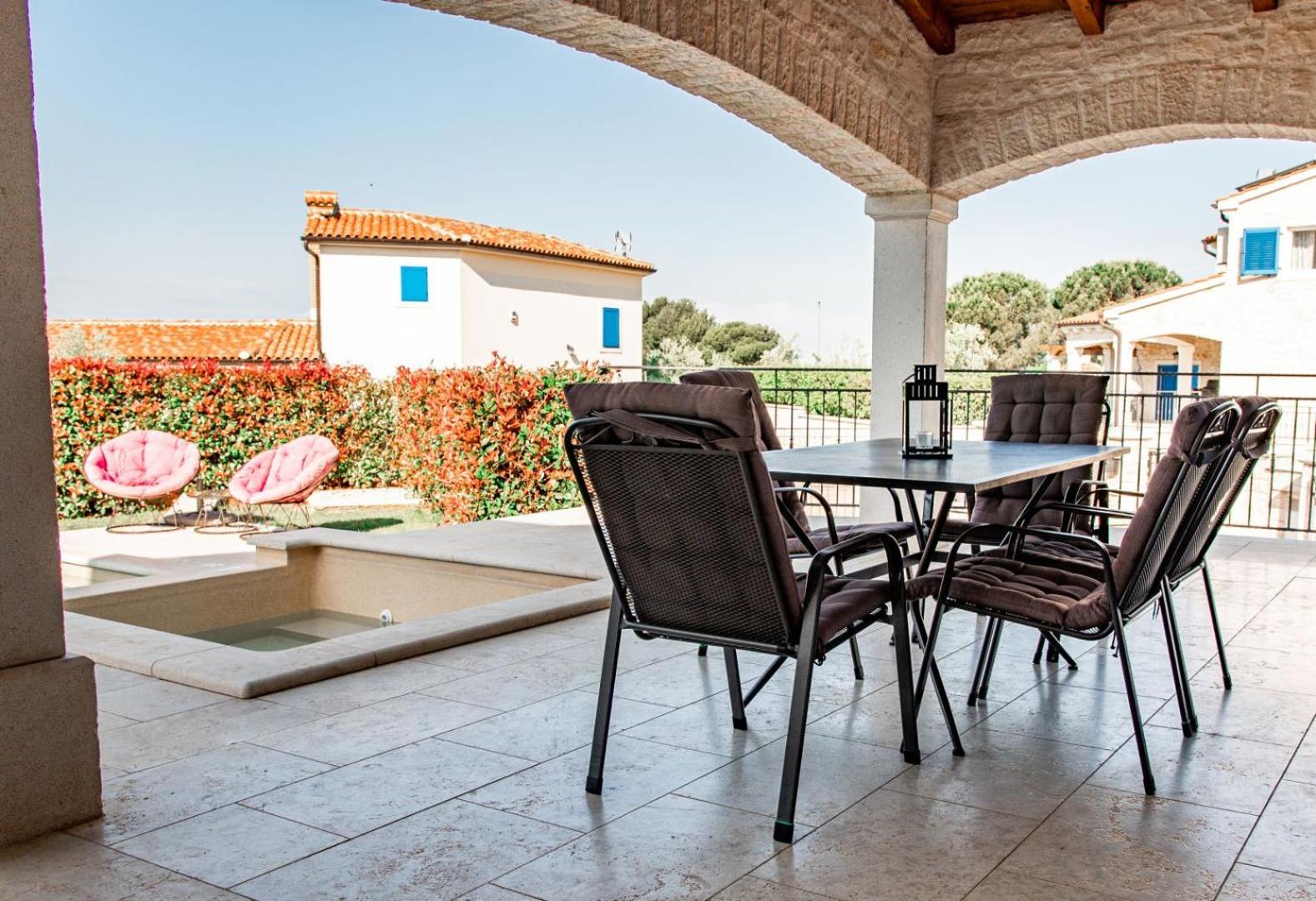 Beautiful Villa Torre I with whirlpool in Tar