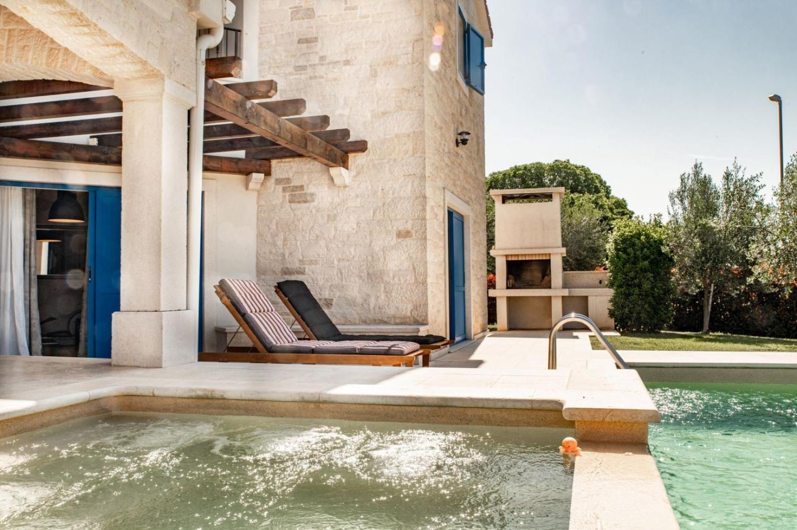 Beautiful Villa Torre I with whirlpool in Tar