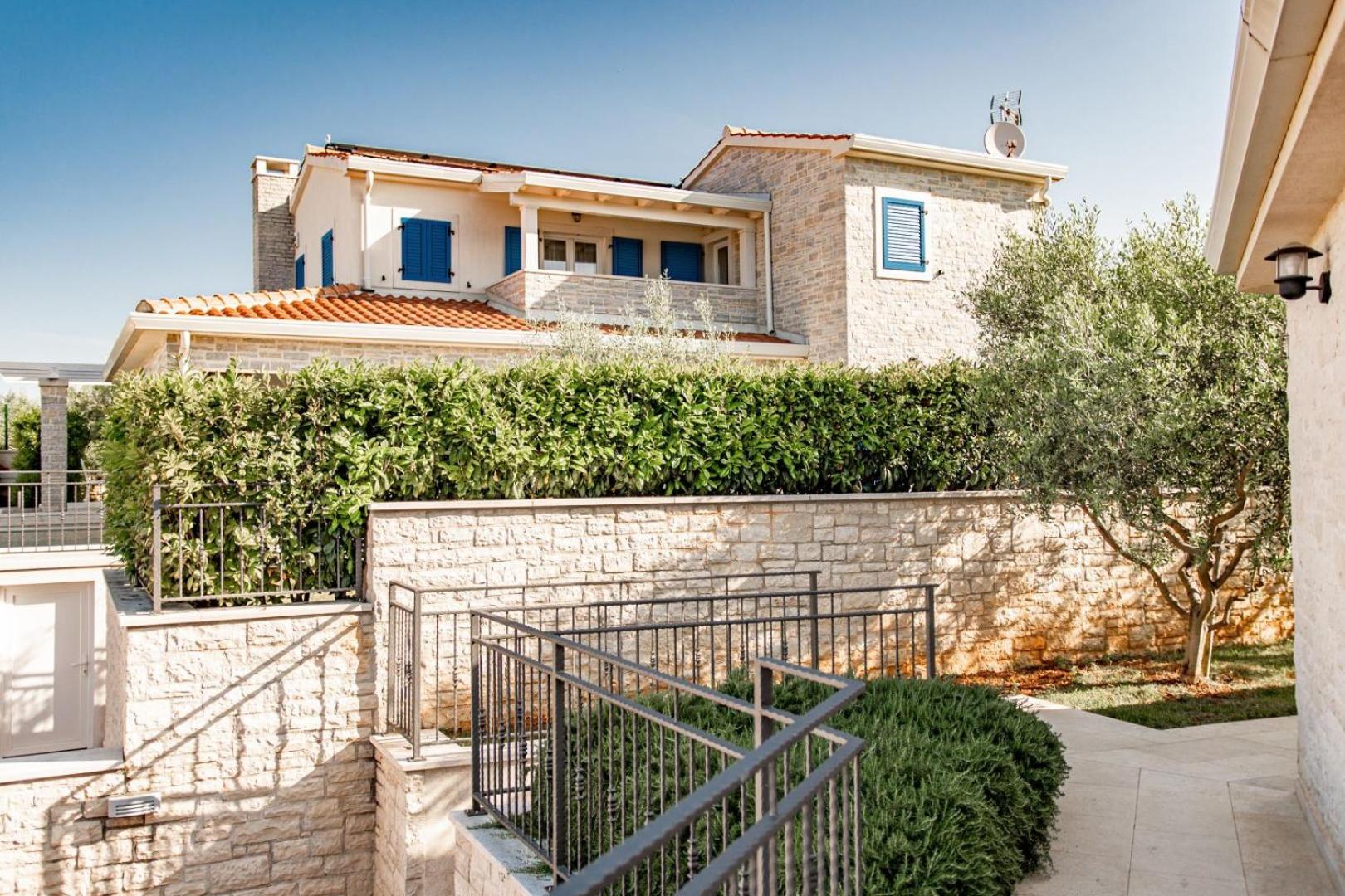 Beautiful Villa Torre I with whirlpool in Tar