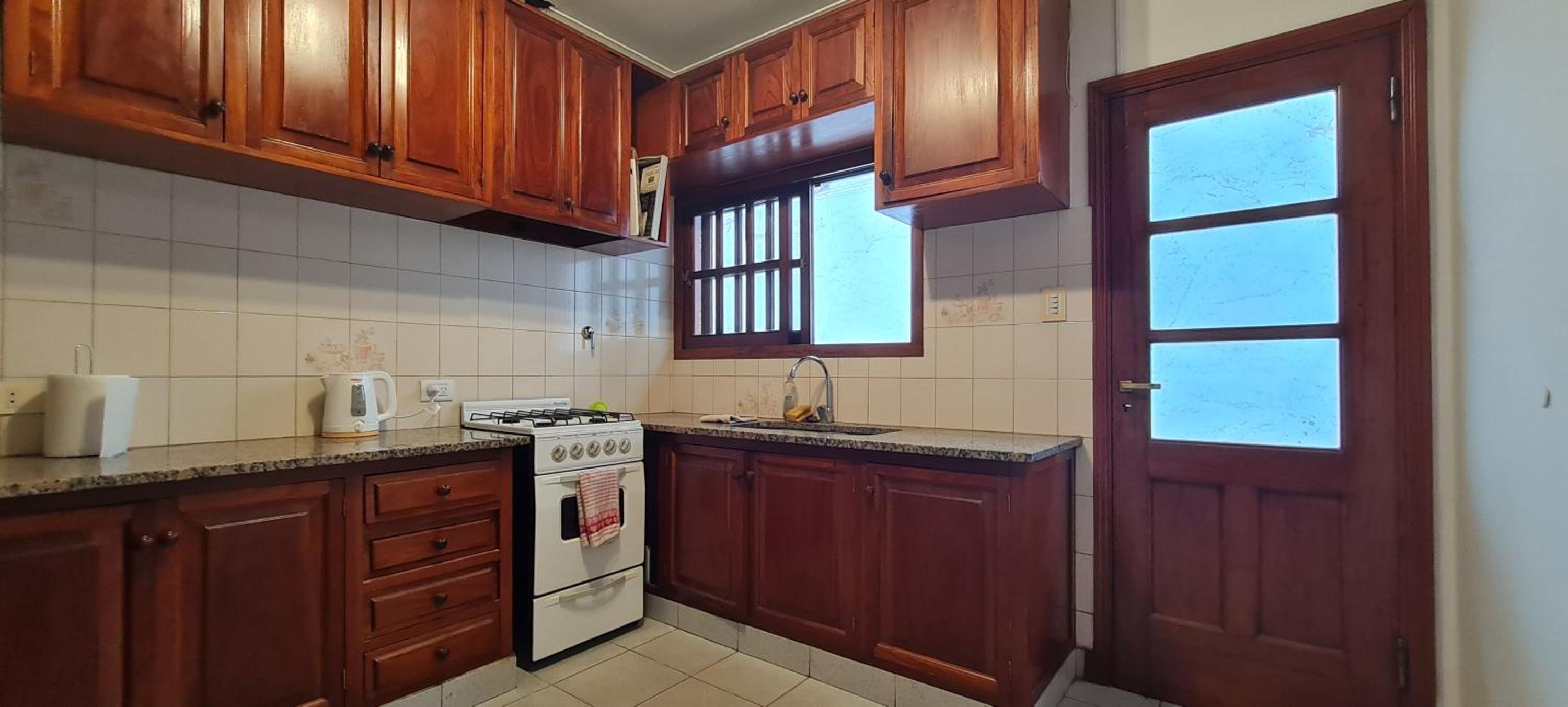 Casa familiar con patio y parrilla