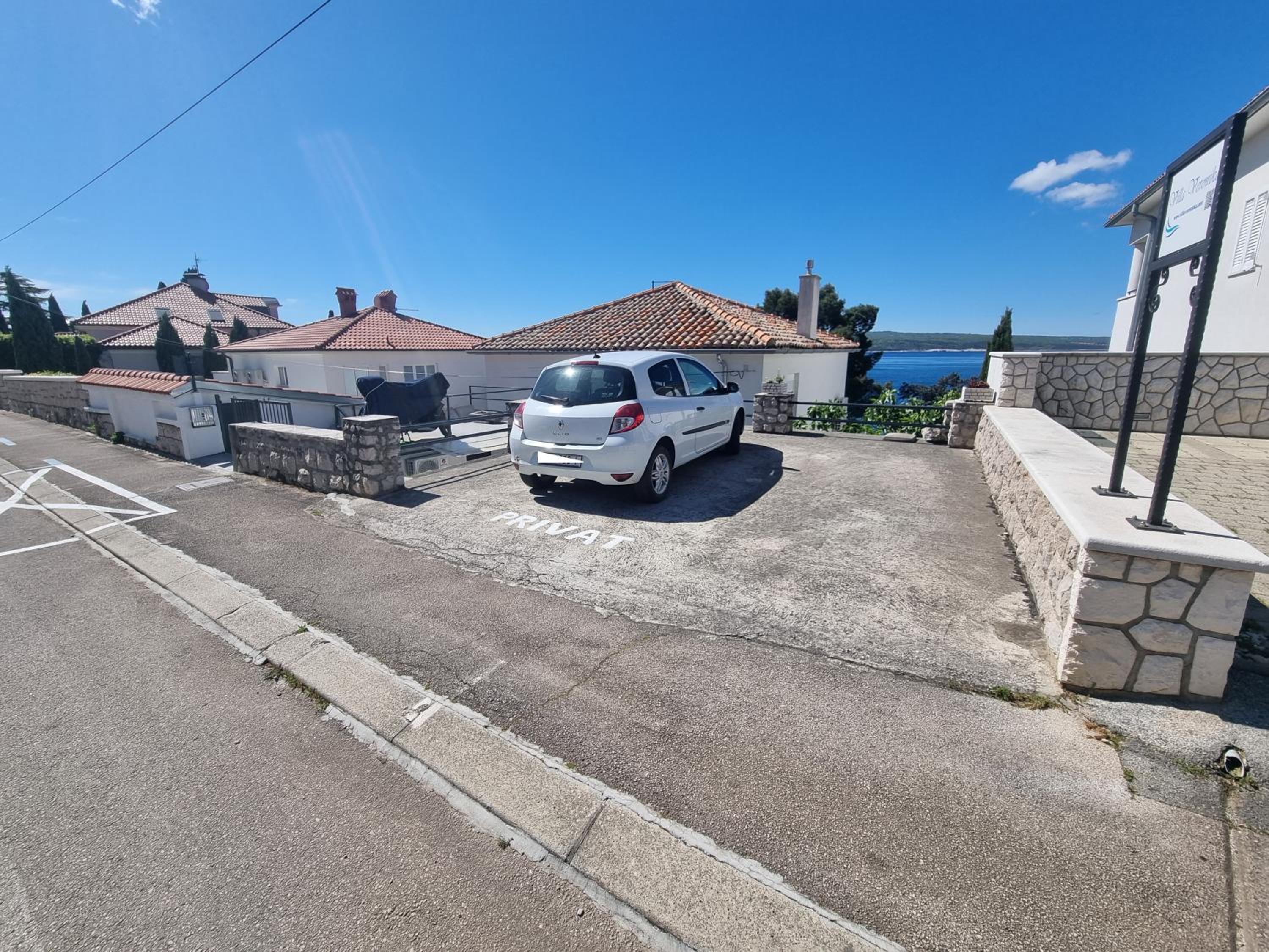 LJUBO V Apartment 10 m from the beach view 5