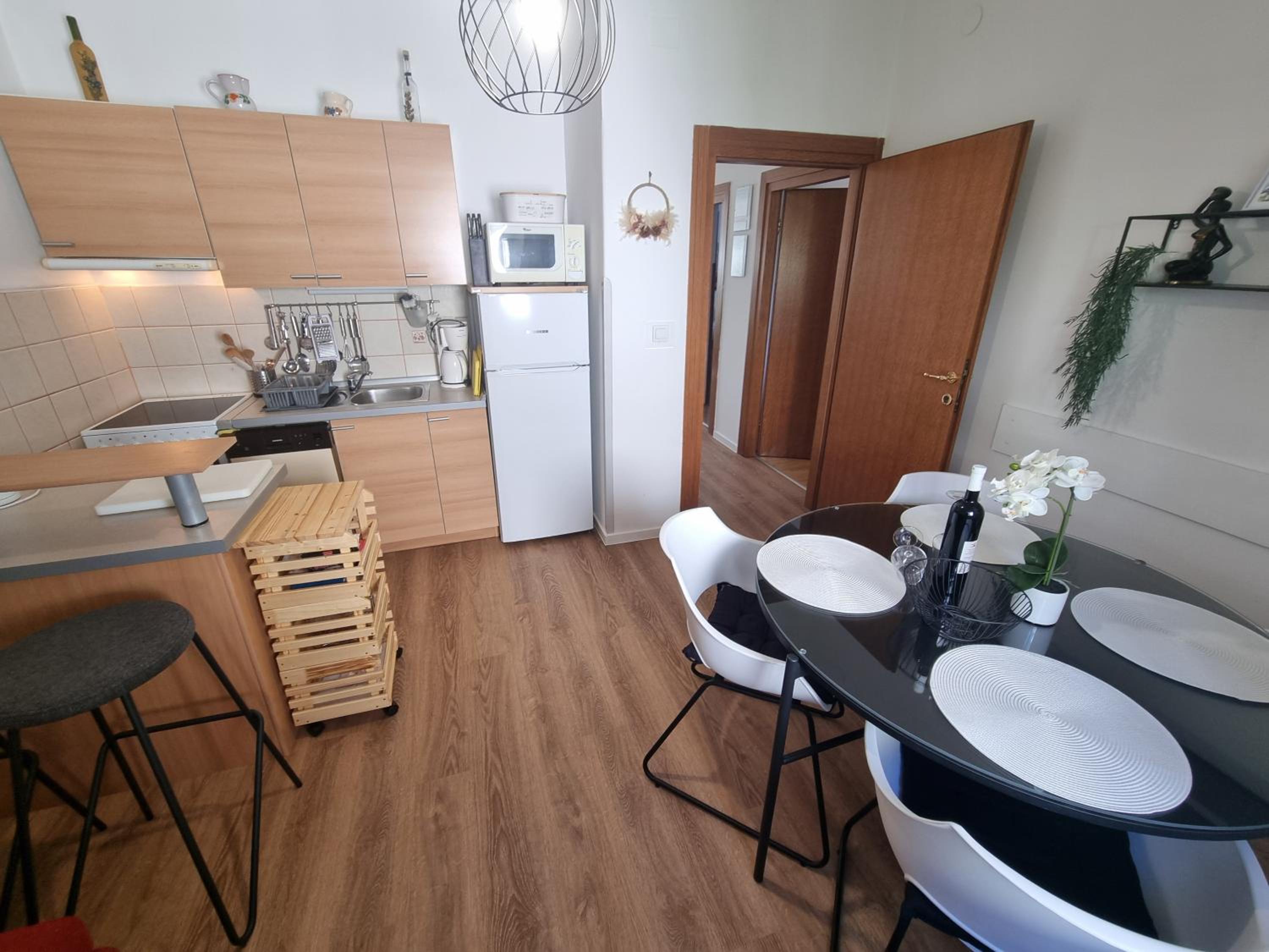 LJUBO V Apartment 10 m from the beach view 3