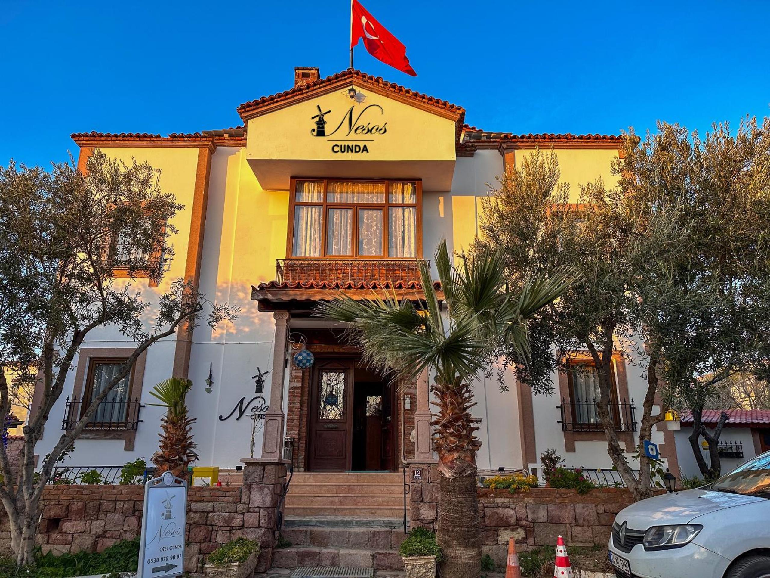 Hotel Cunda Nesos Pansiyon - Image 1