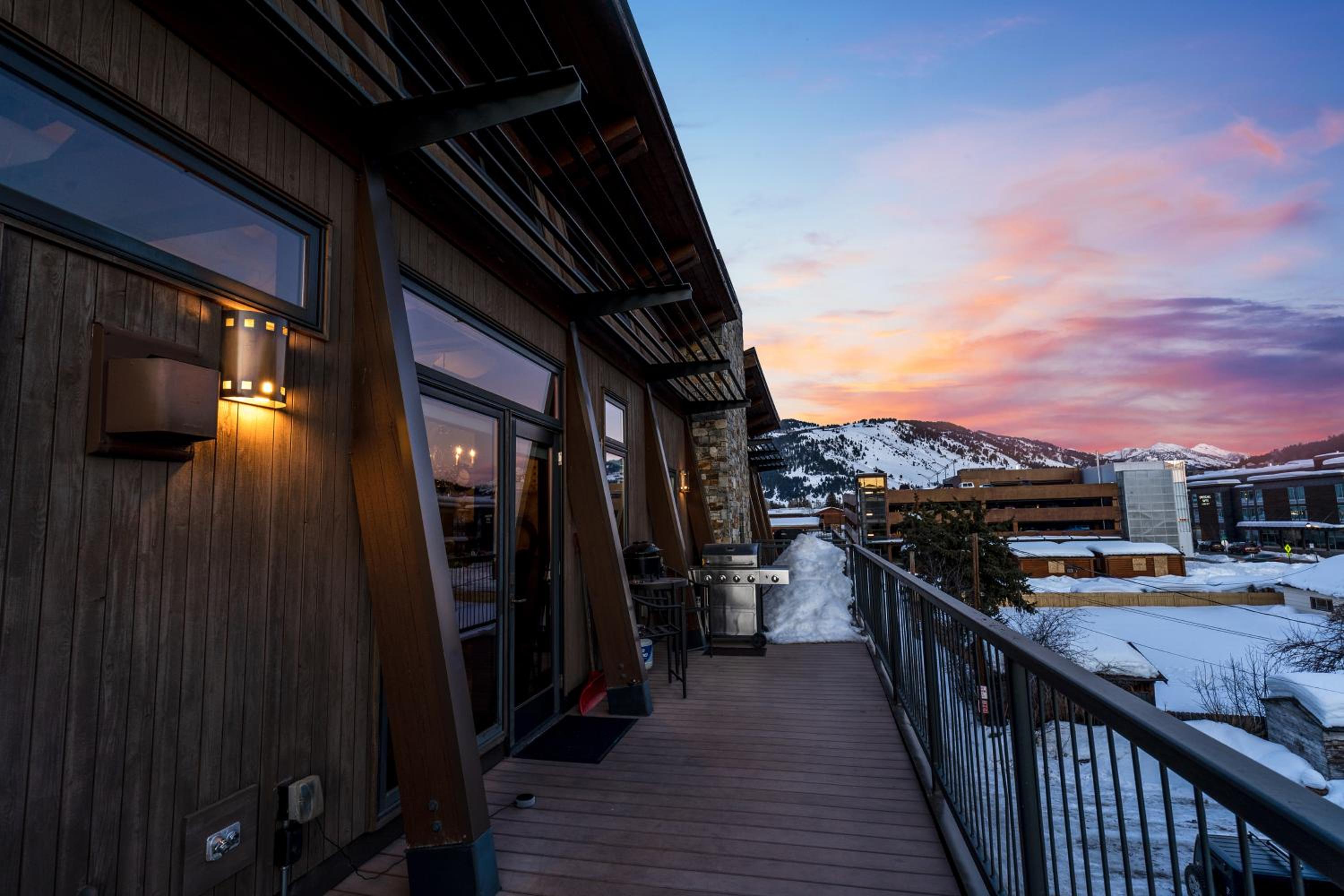 Pearl Penthouse by Jackson Vacations view 3