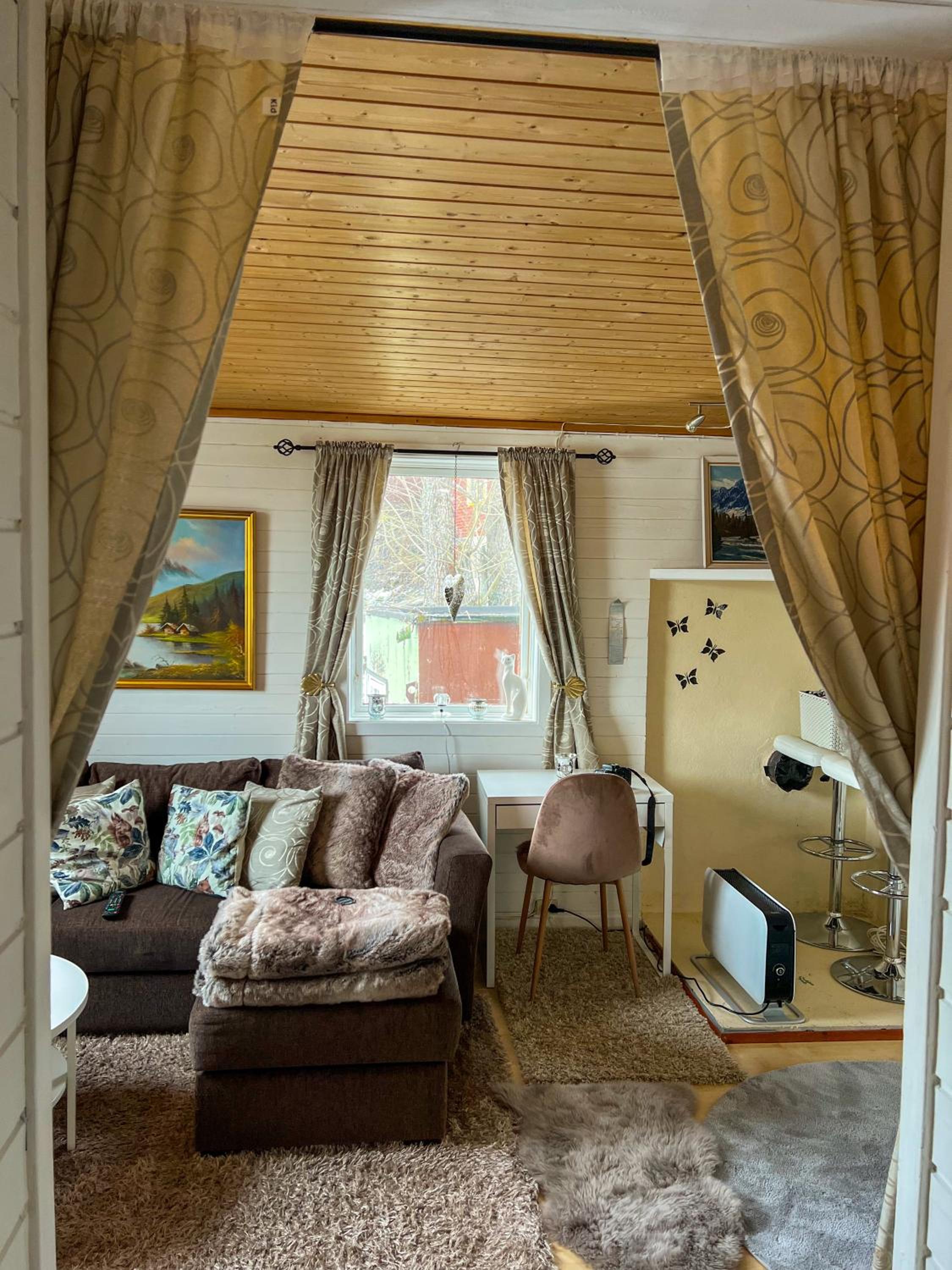 Senja - Charming cottage by the sea with terrace and fantastic view