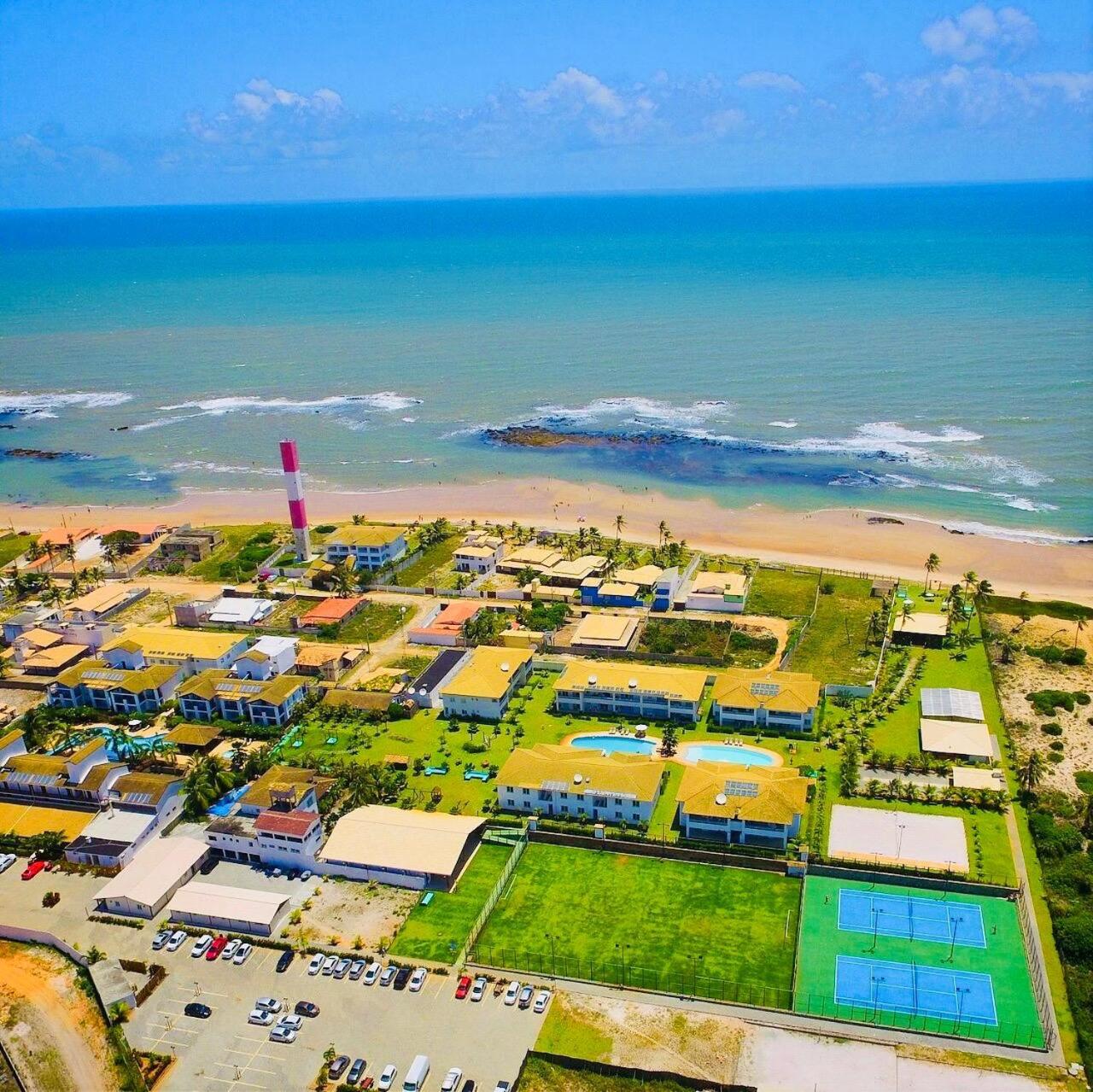 Apartamento amplo de frente para o mar em Resort