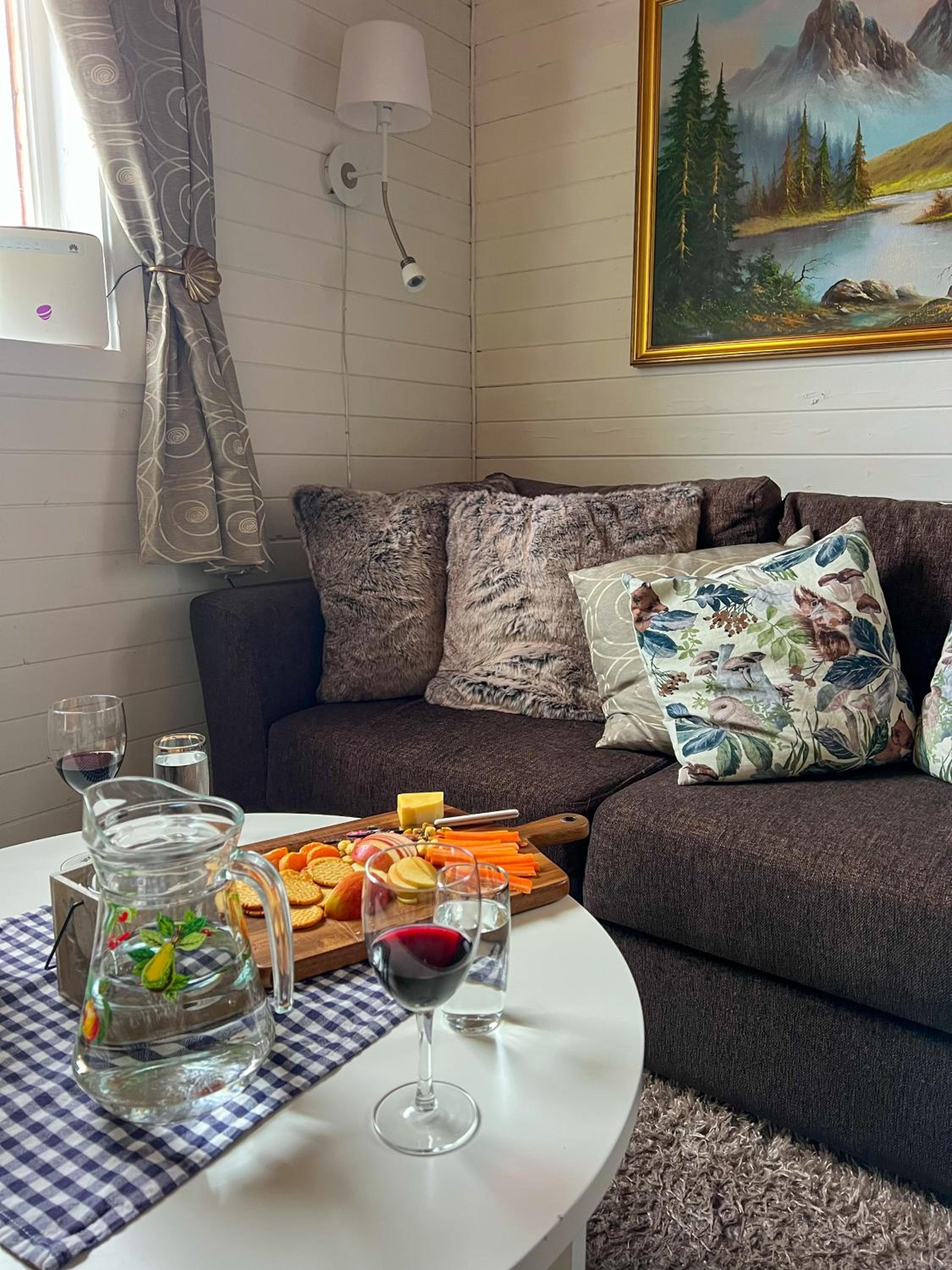 Senja - Charming cottage by the sea with terrace and fantastic view