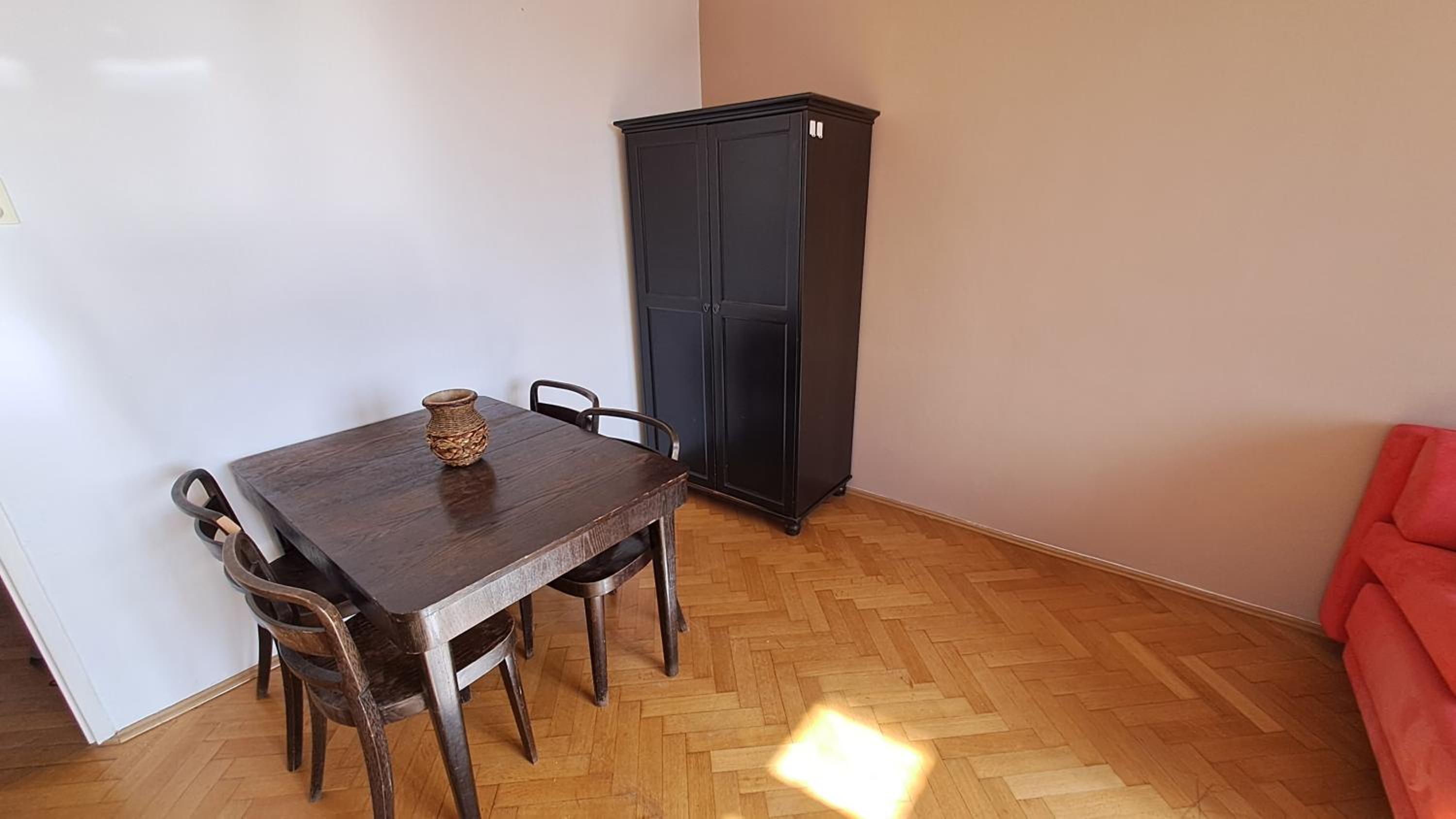 Na Slupi Sanctuary: Serene 2-Bedroom Getaway Prague
