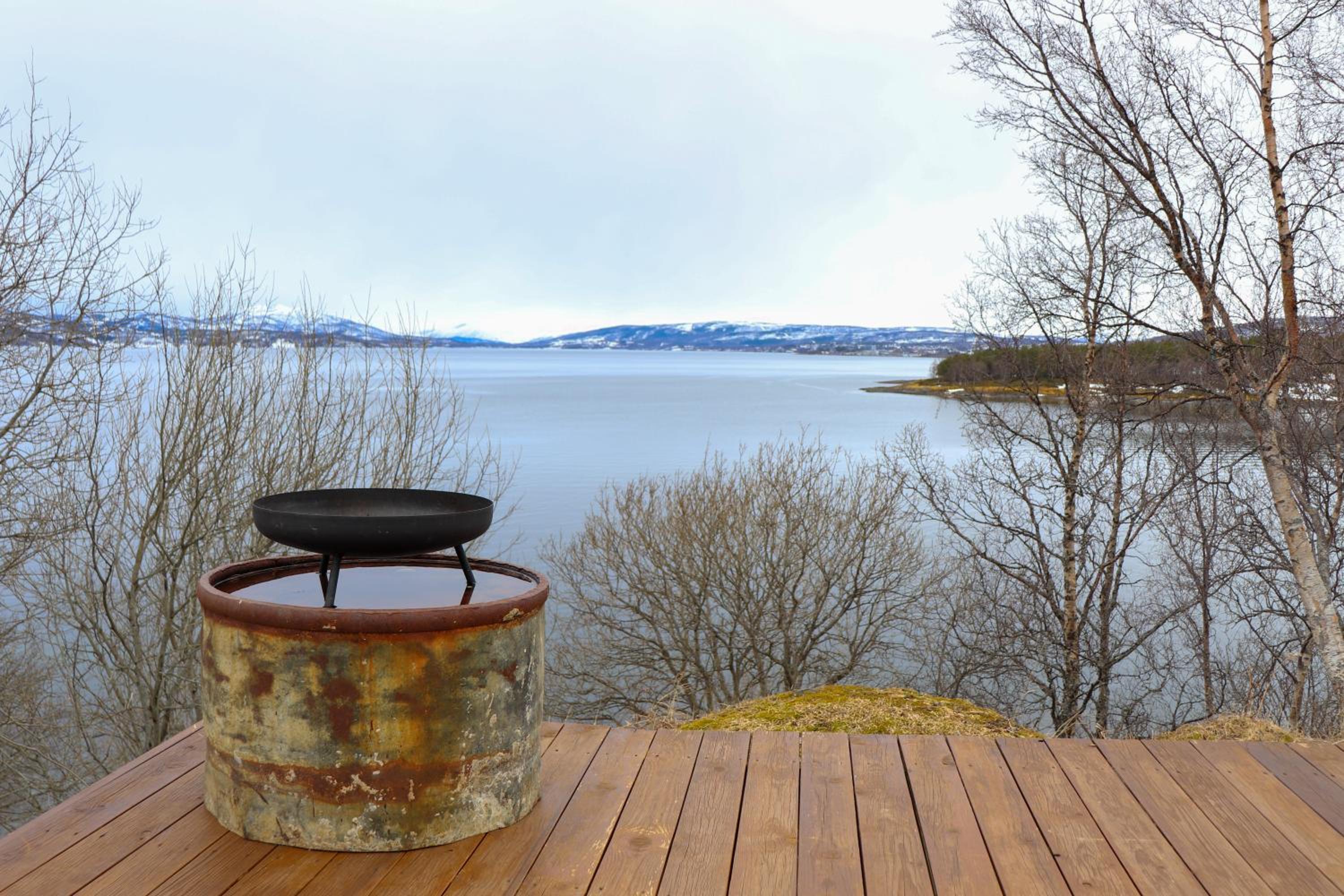 Senja - Charming cottage by the sea with terrace and fantastic view