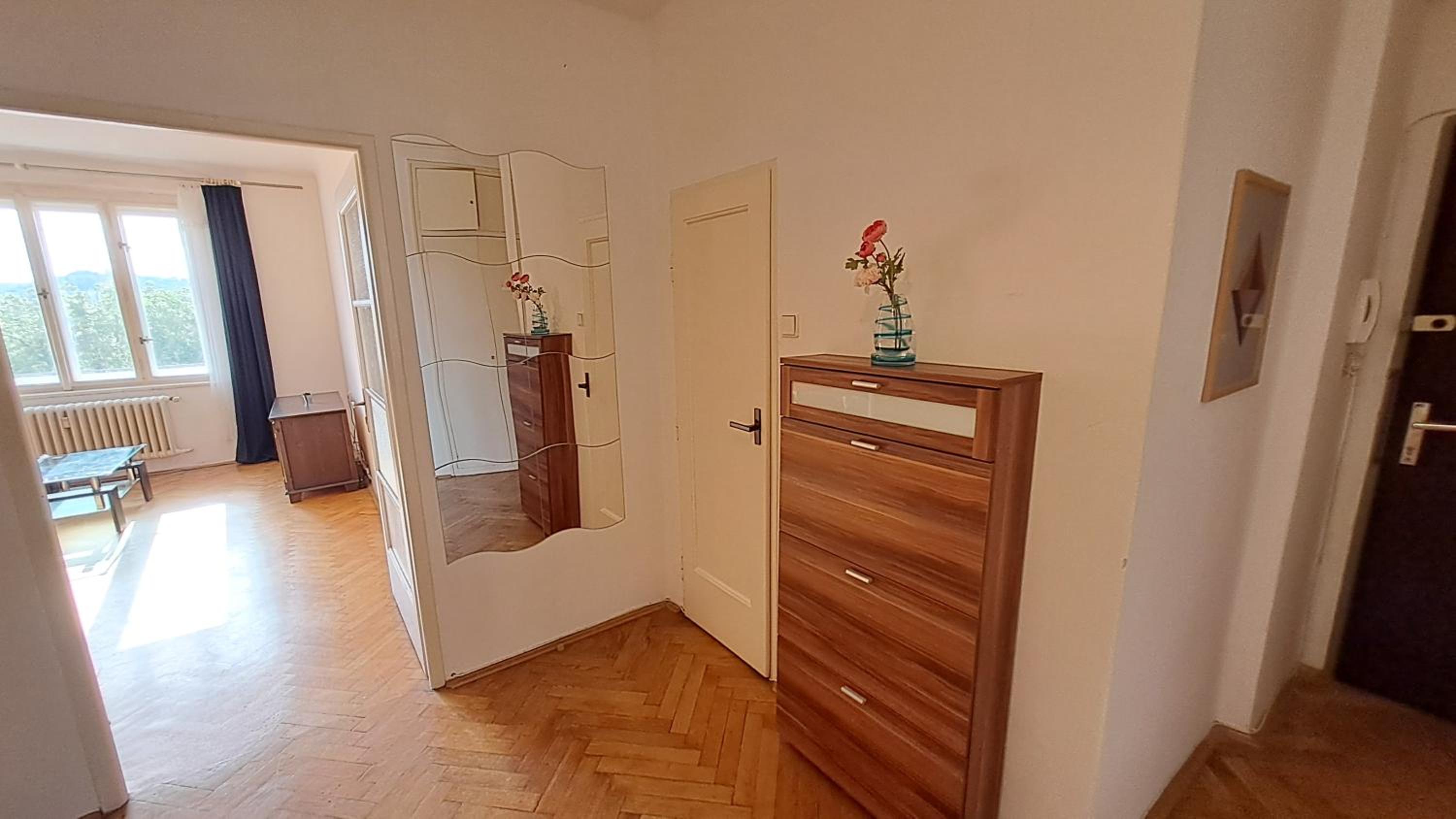 Na Slupi Sanctuary: Serene 2-Bedroom Getaway Prague