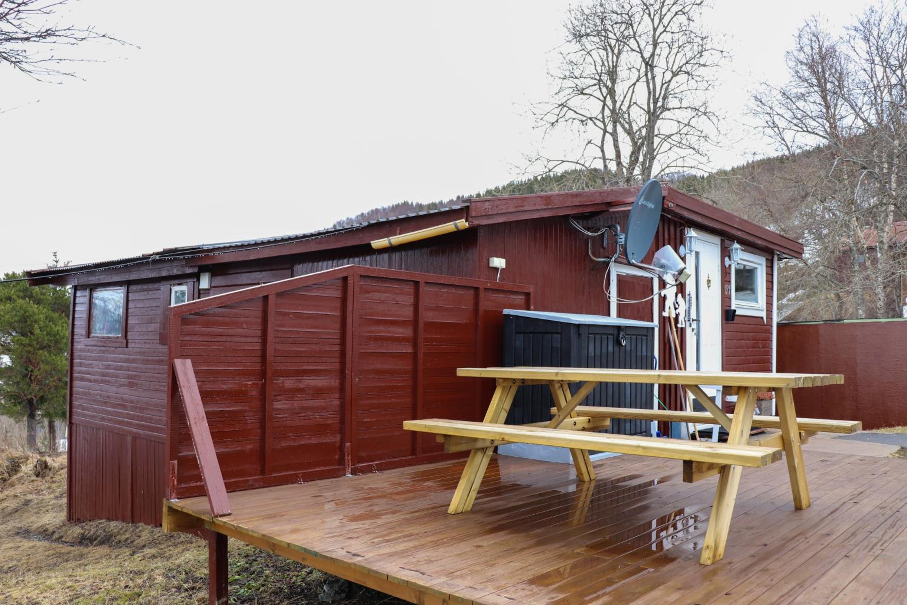 Senja - Charming cottage by the sea with terrace and fantastic view