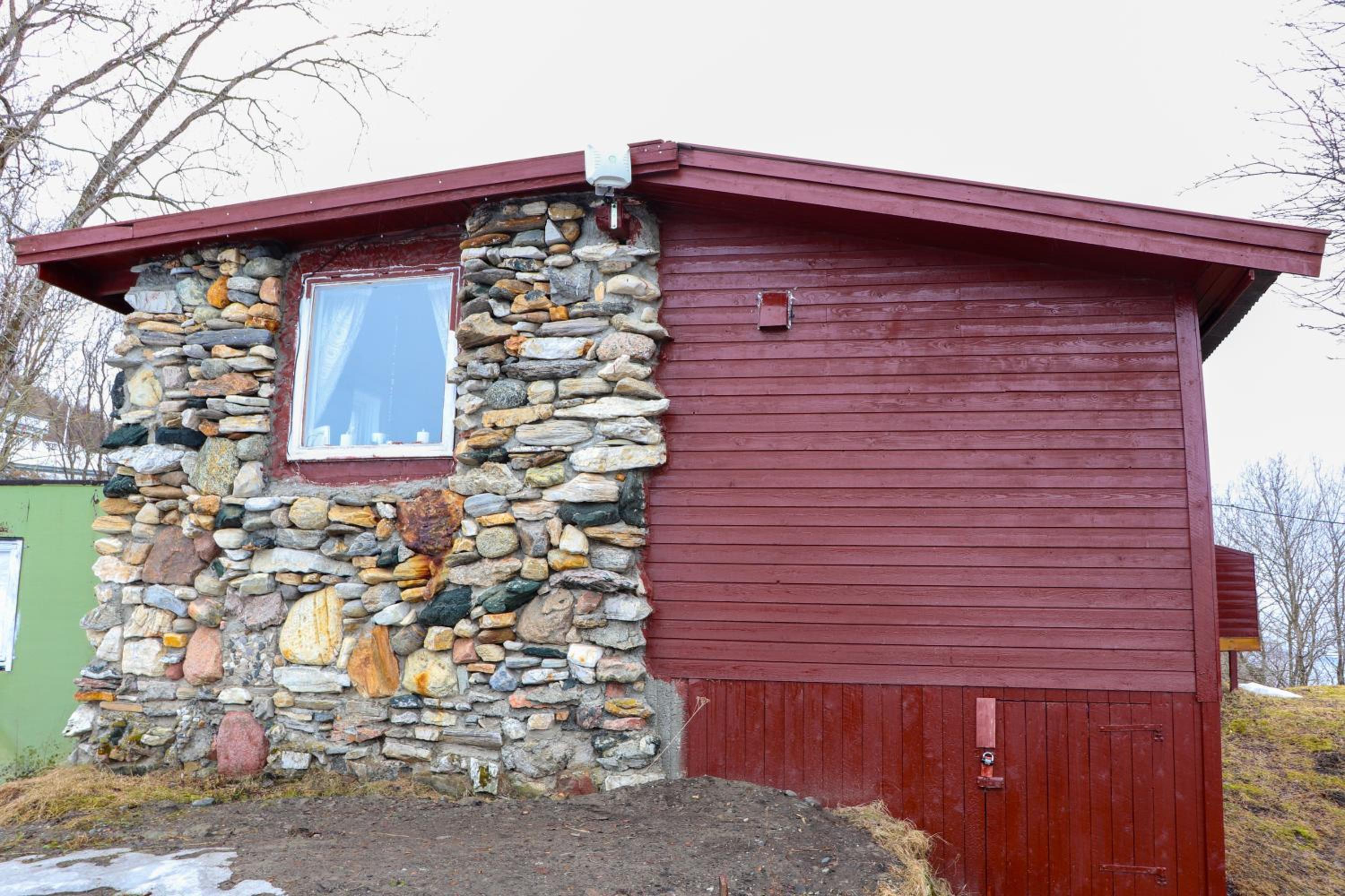 Senja - Charming cottage by the sea with terrace and fantastic view