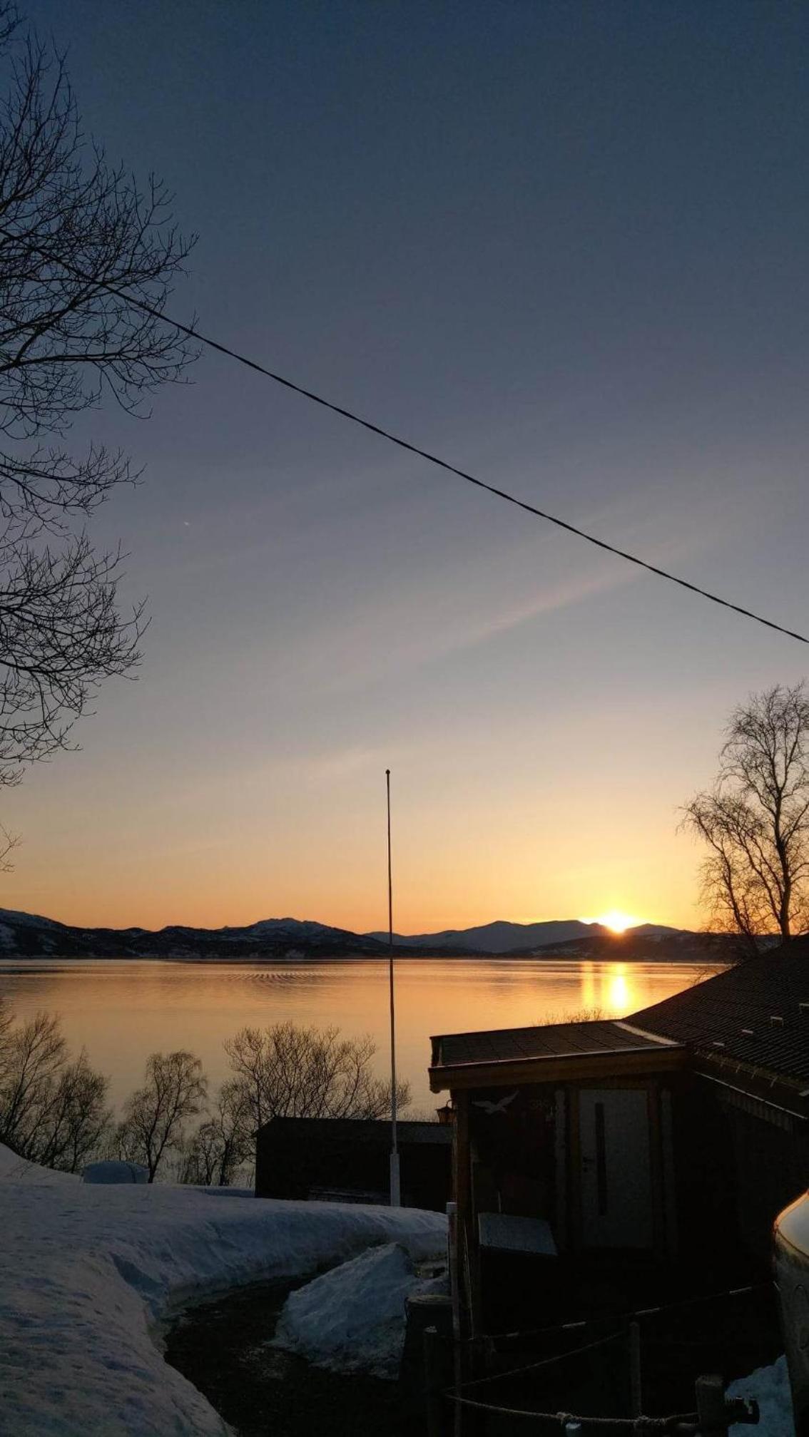 Senja - Charming cottage by the sea with terrace and fantastic view