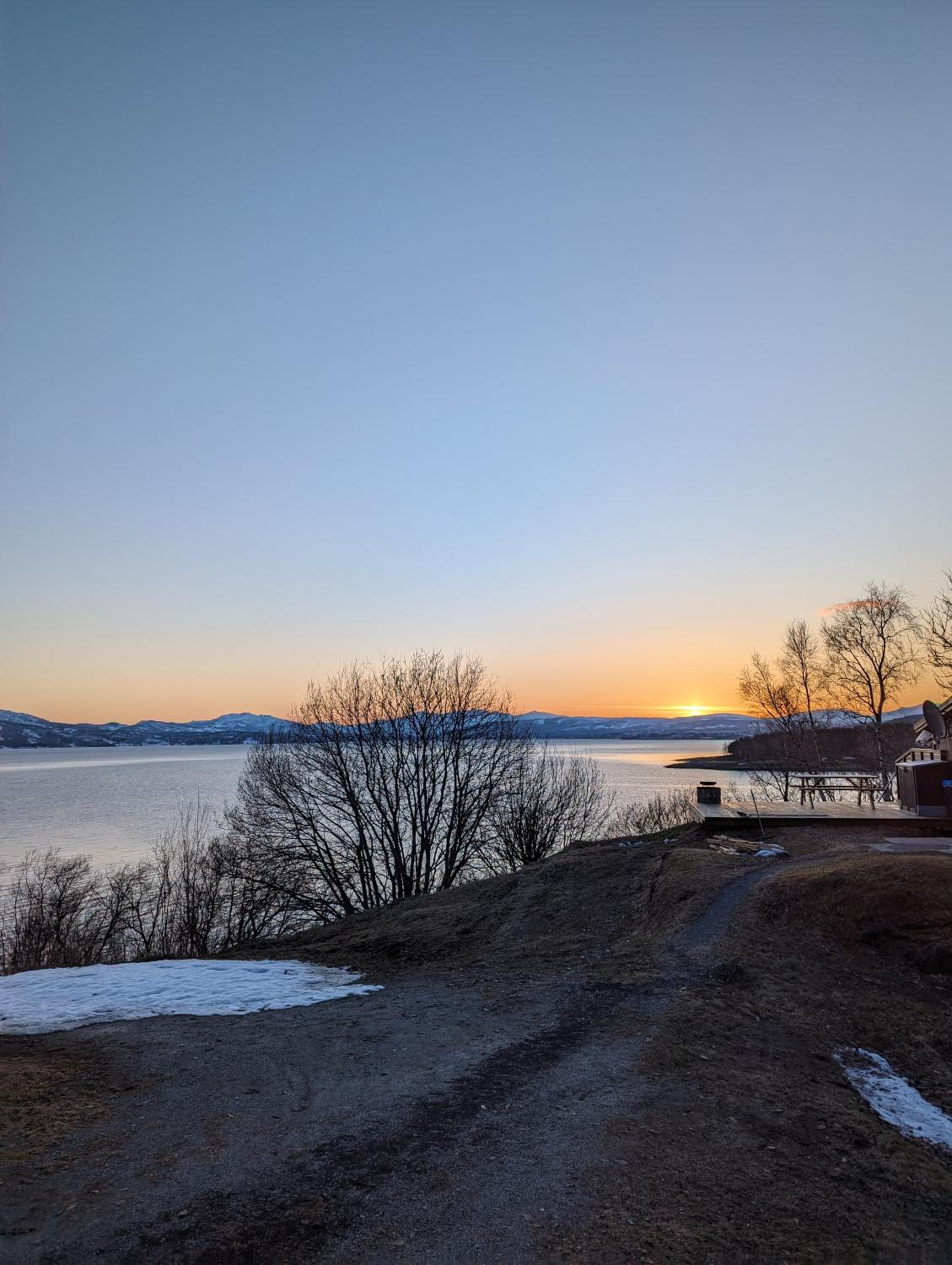 Senja - Charming cottage by the sea with terrace and fantastic view