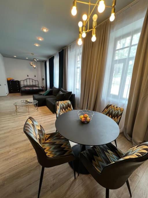 Spacious stylish studio in the city center view 2