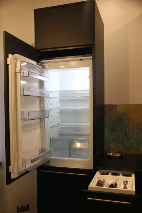 Spacious stylish studio in the city center view 5