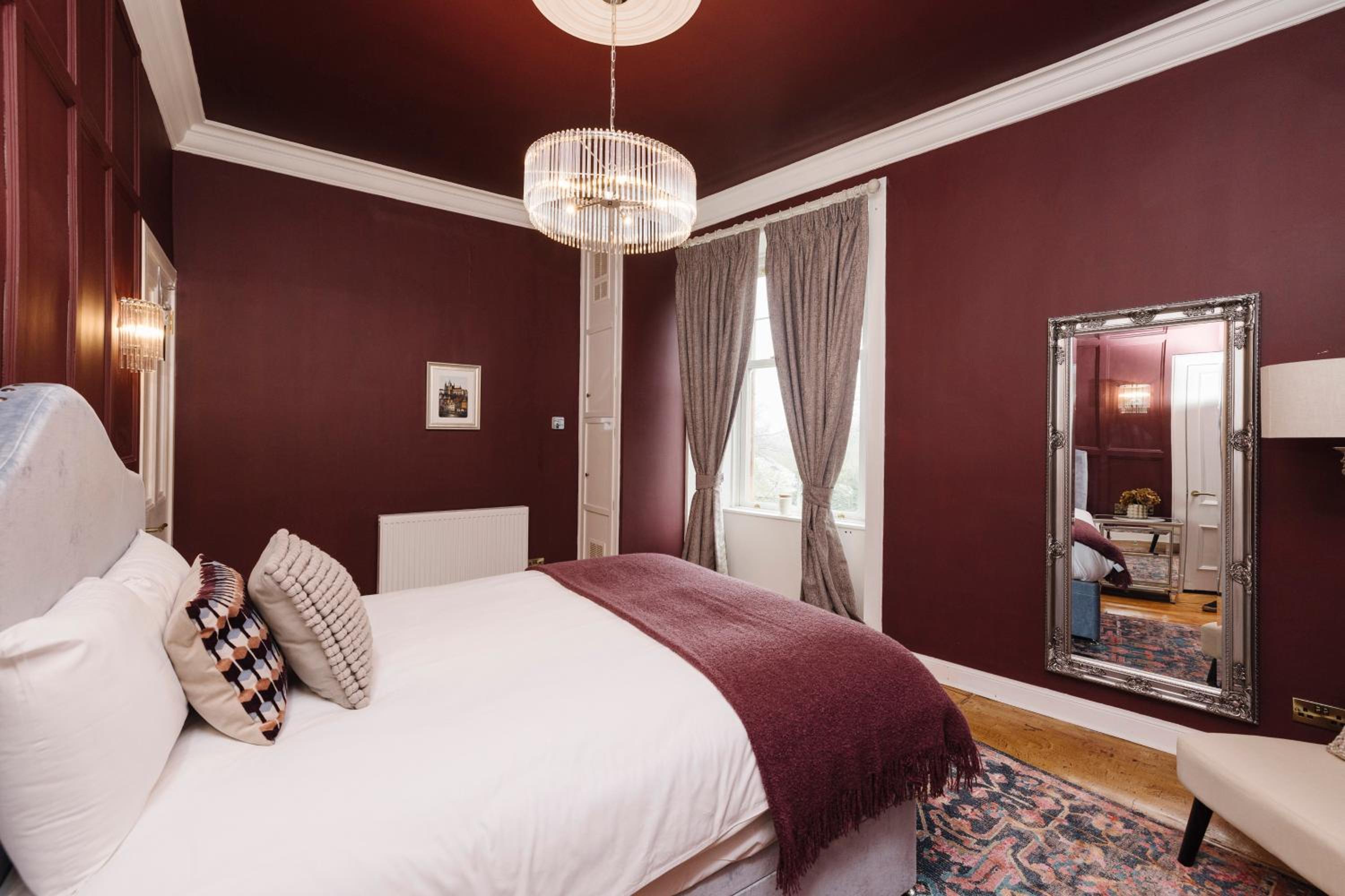 JOIVY Stylish Flat near Calton Hill view 2