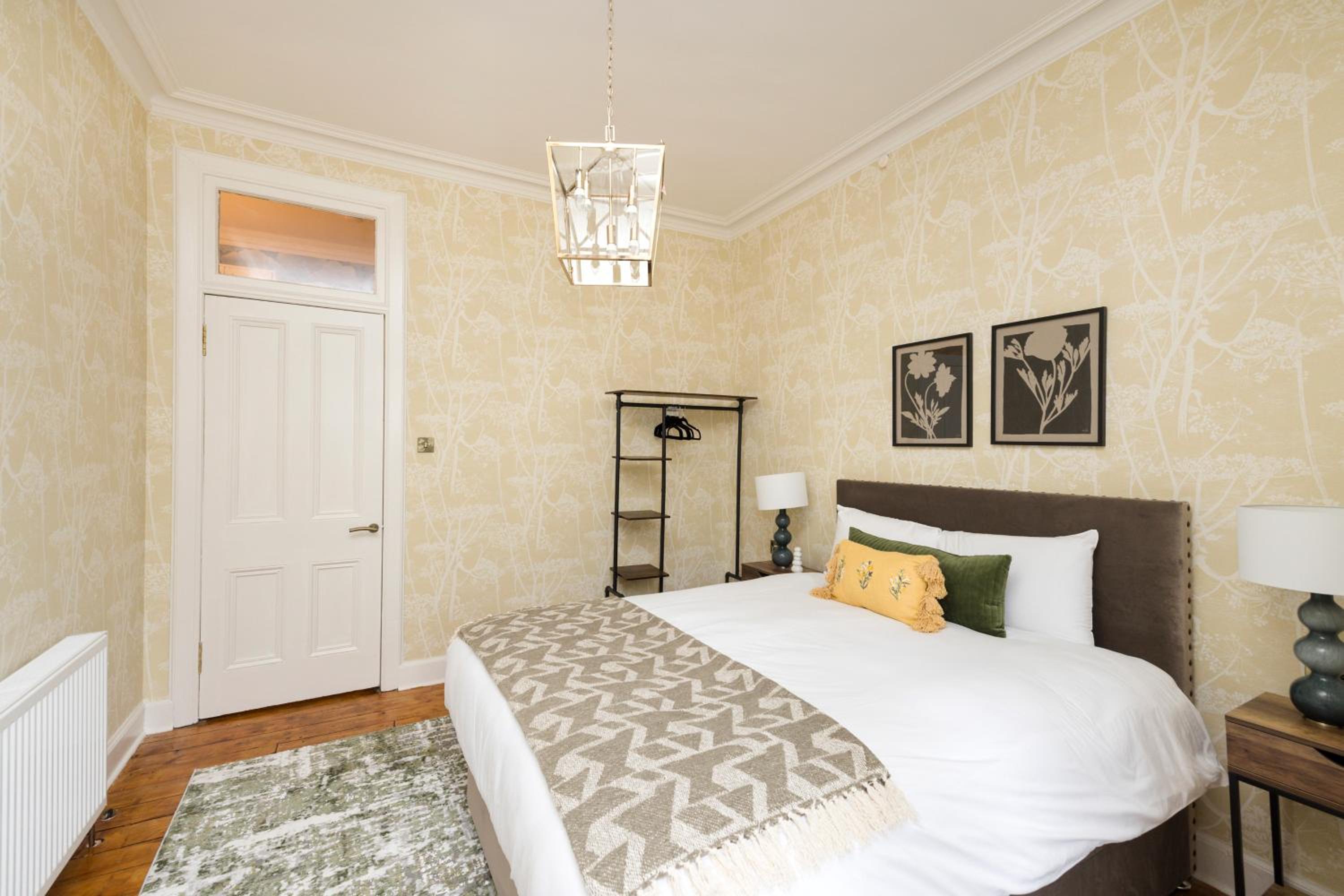 JOIVY Stylish Flat near Calton Hill view 5