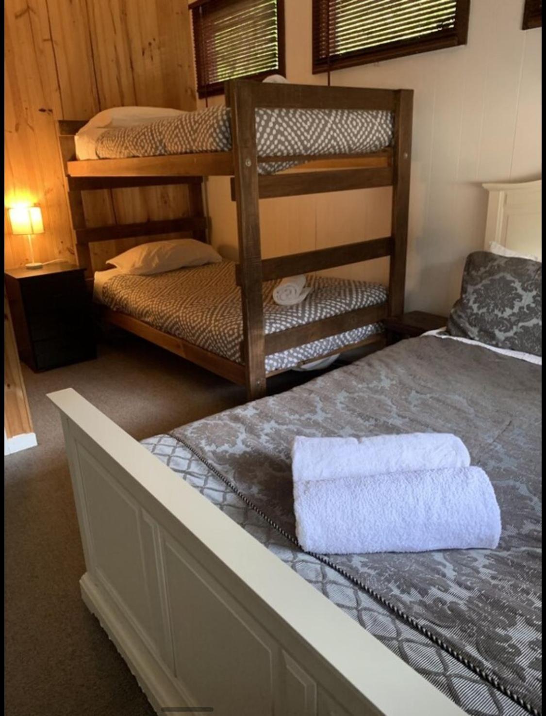 Mountain Lodge - sleeps 10