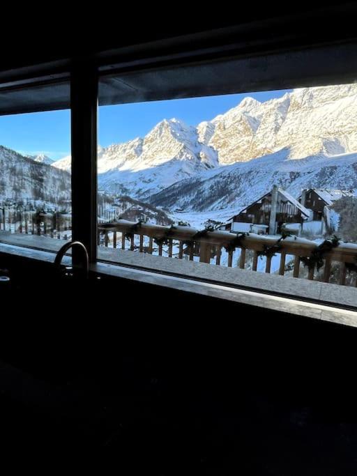 Skiing Resort In The Italian Alps, Chalet Cervinia view 3