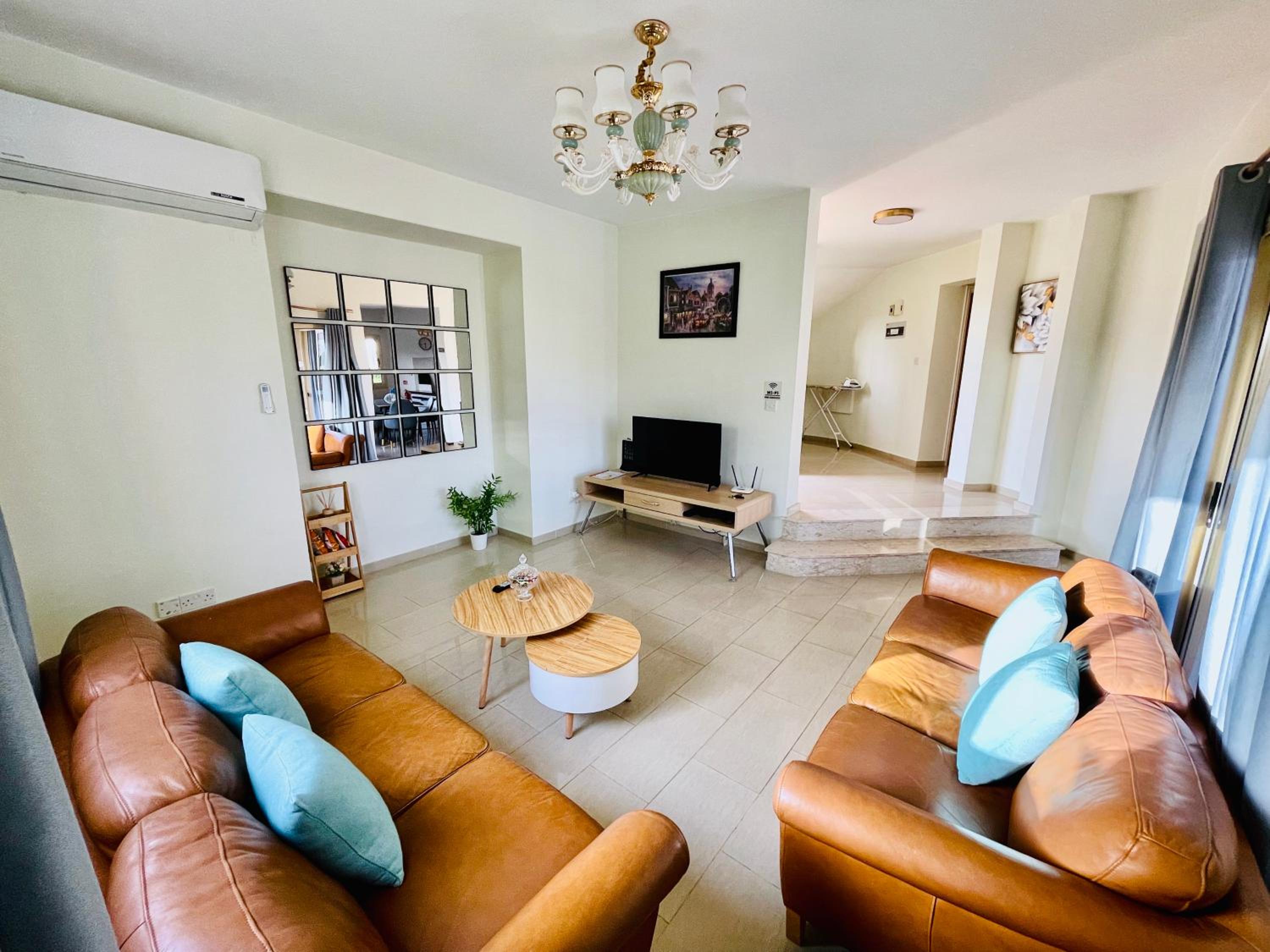 Holiday villa with pool and sea view! view 3