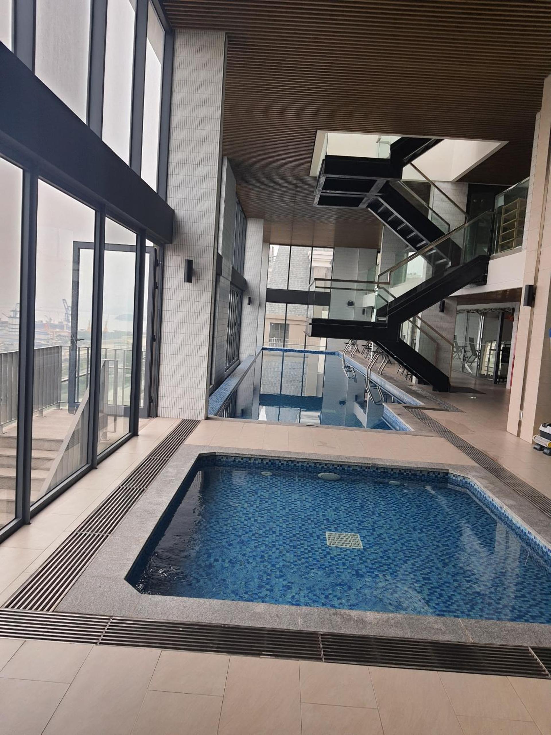 Fuji homestay-Căn Hộ 2PN Dragon Castle Hạ Long view 5