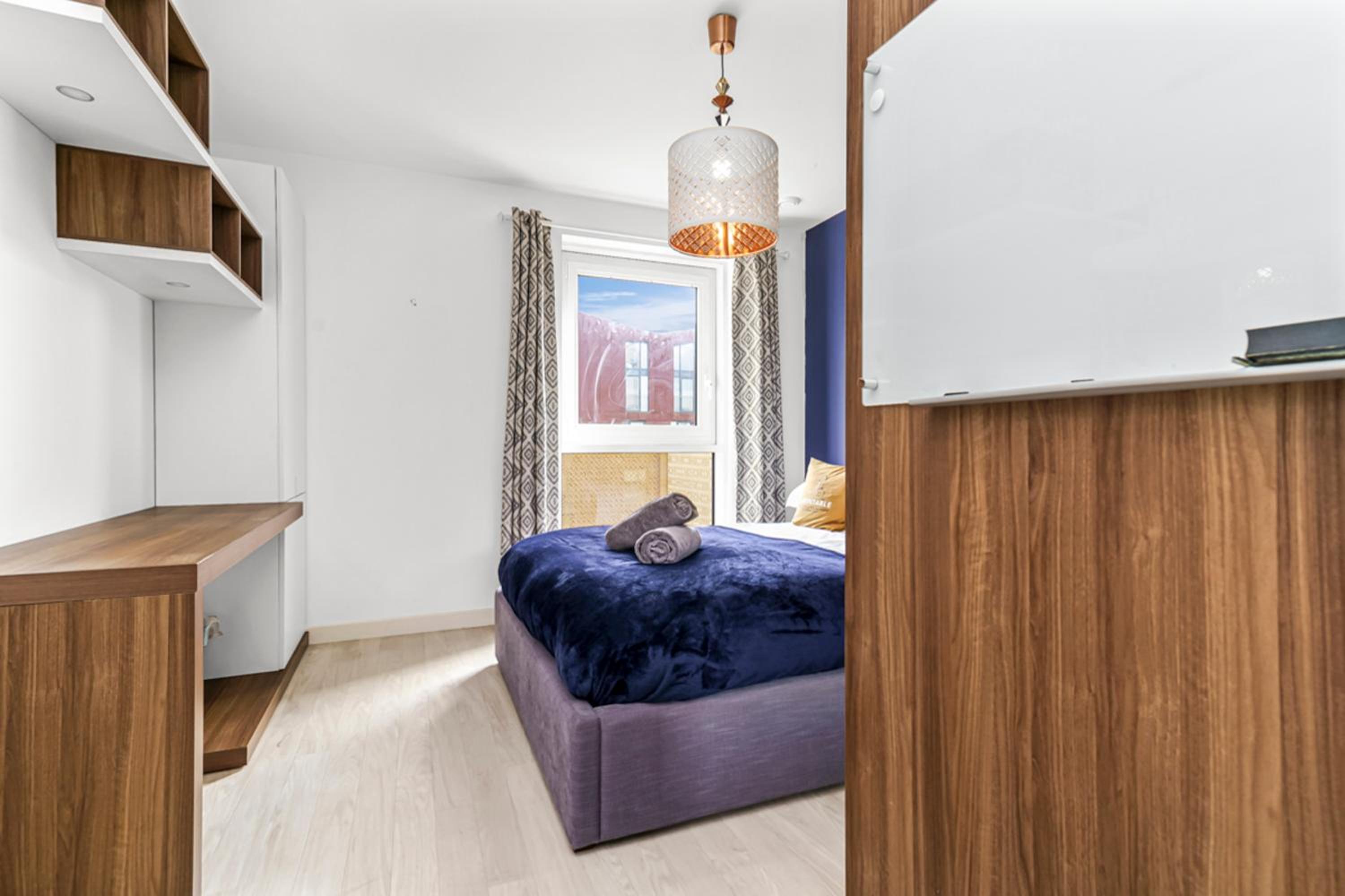 Stylish Surrey Quays Apartment - 10 mins from station
