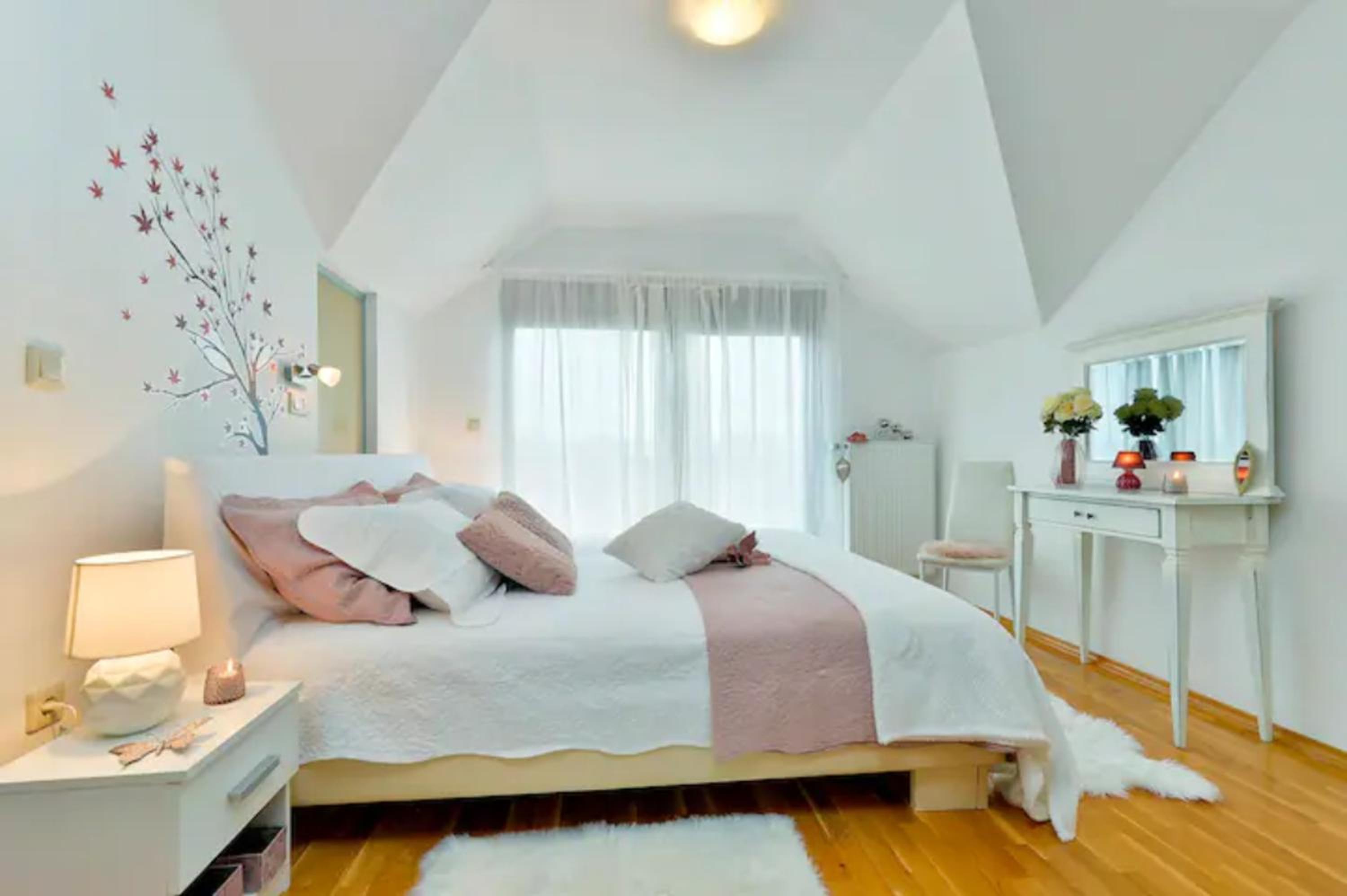 Luxurious Villa with Pool Turcin view 2